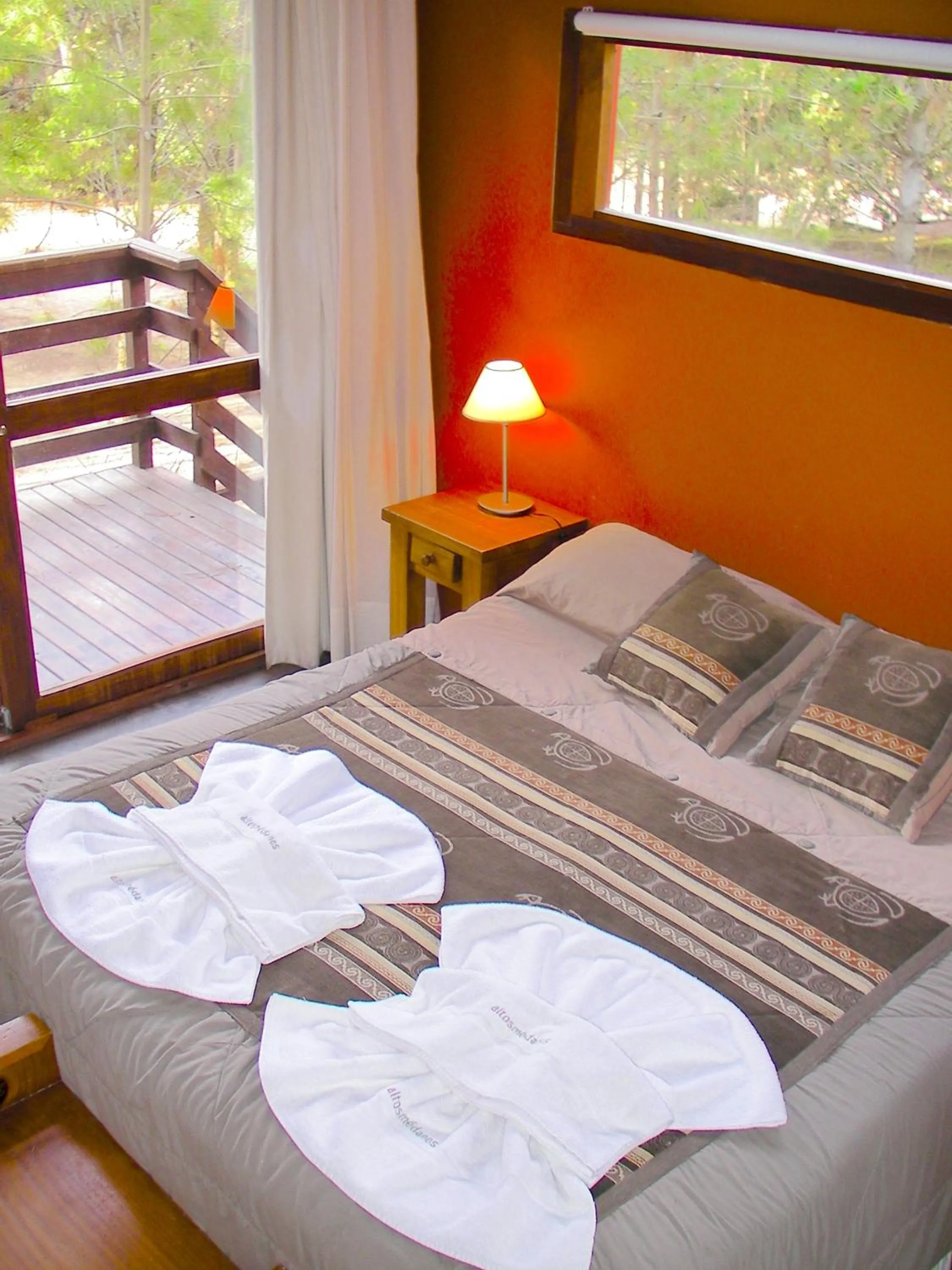 Bed in Altos Medanos Cabañas & Club de Bosque