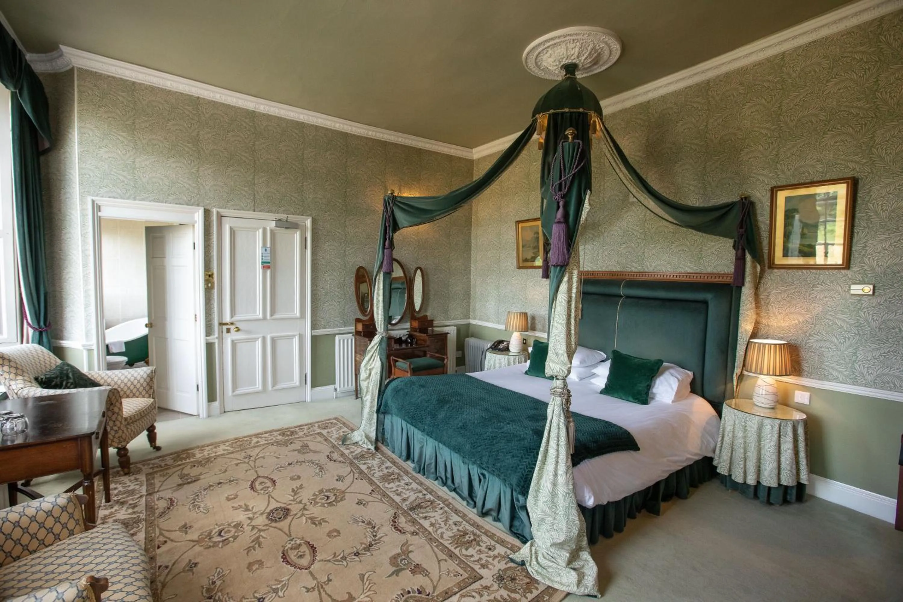 Photo of the whole room, Bed in Grafton Manor Hotel