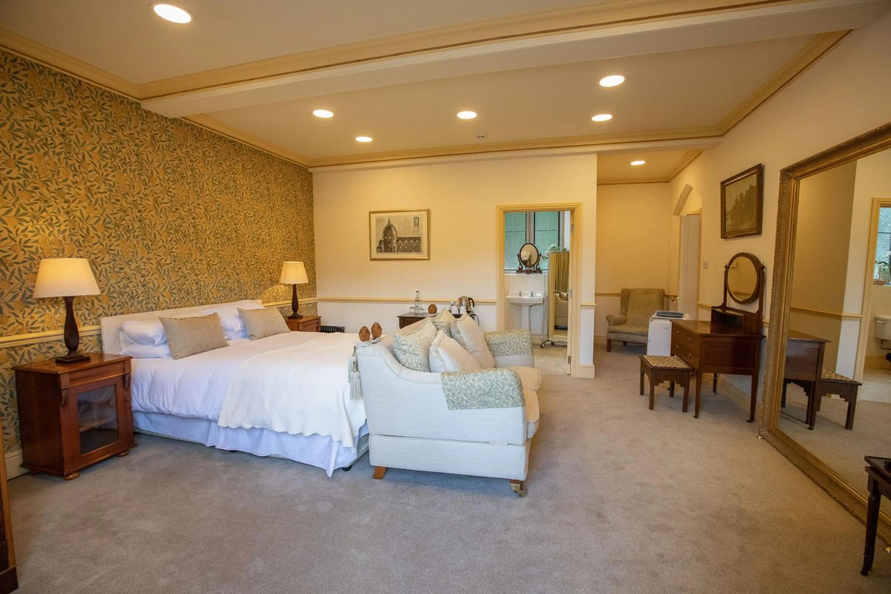 Photo of the whole room, Bed in Grafton Manor Hotel