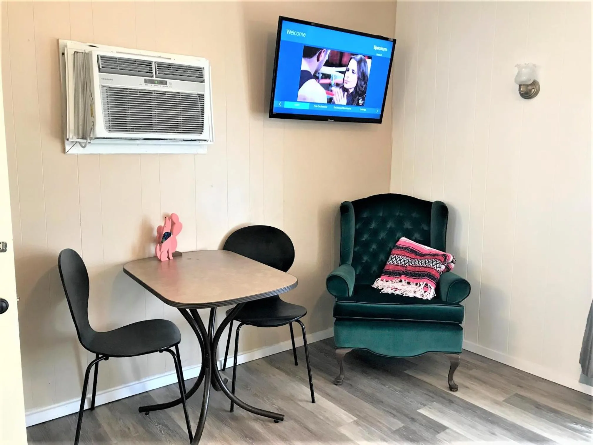 Bedroom in Hotel Kitsmiller on Main