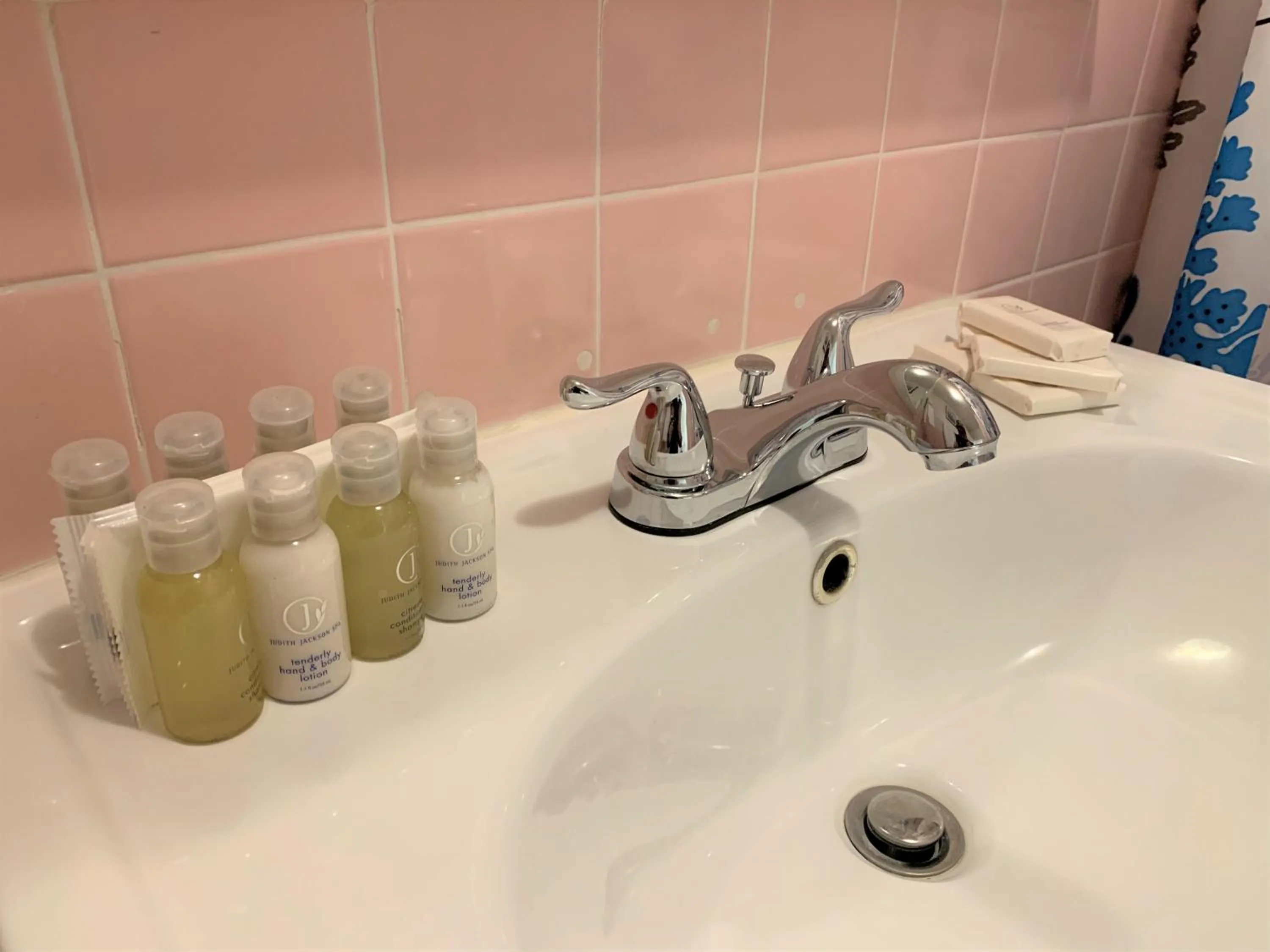 Bathroom in Hotel Kitsmiller on Main