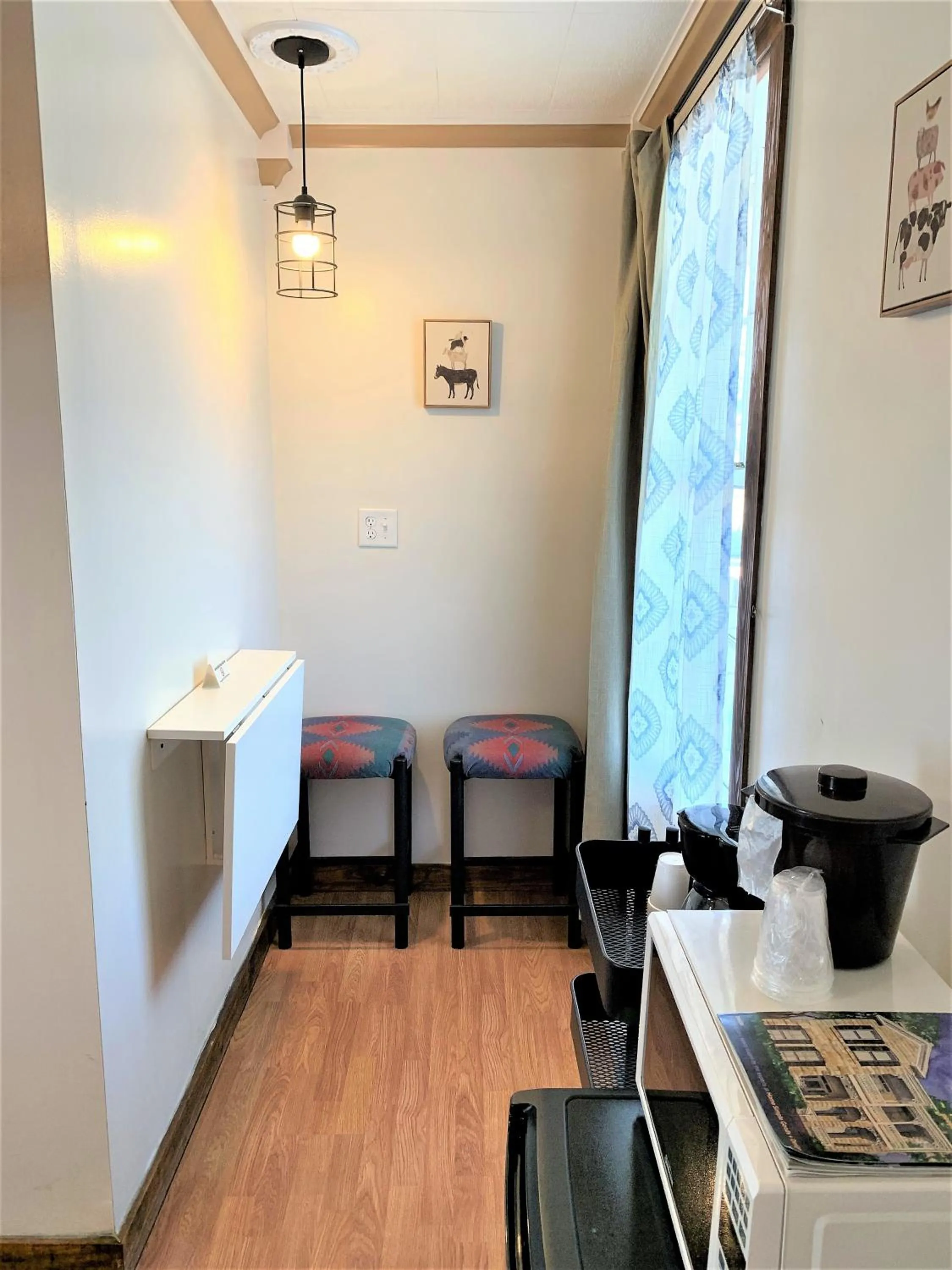 Seating area in Hotel Kitsmiller on Main