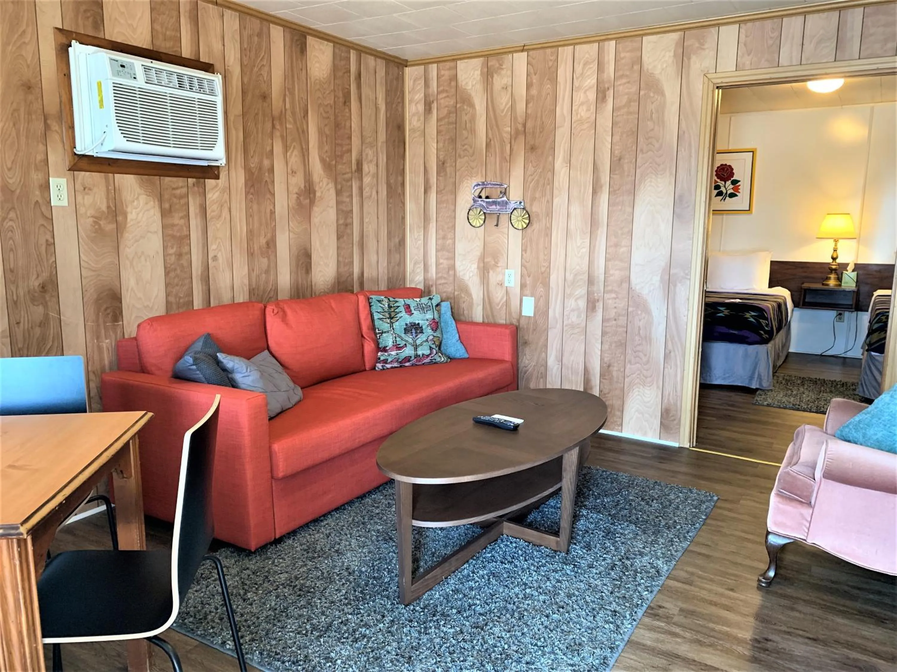 Living room in Hotel Kitsmiller on Main