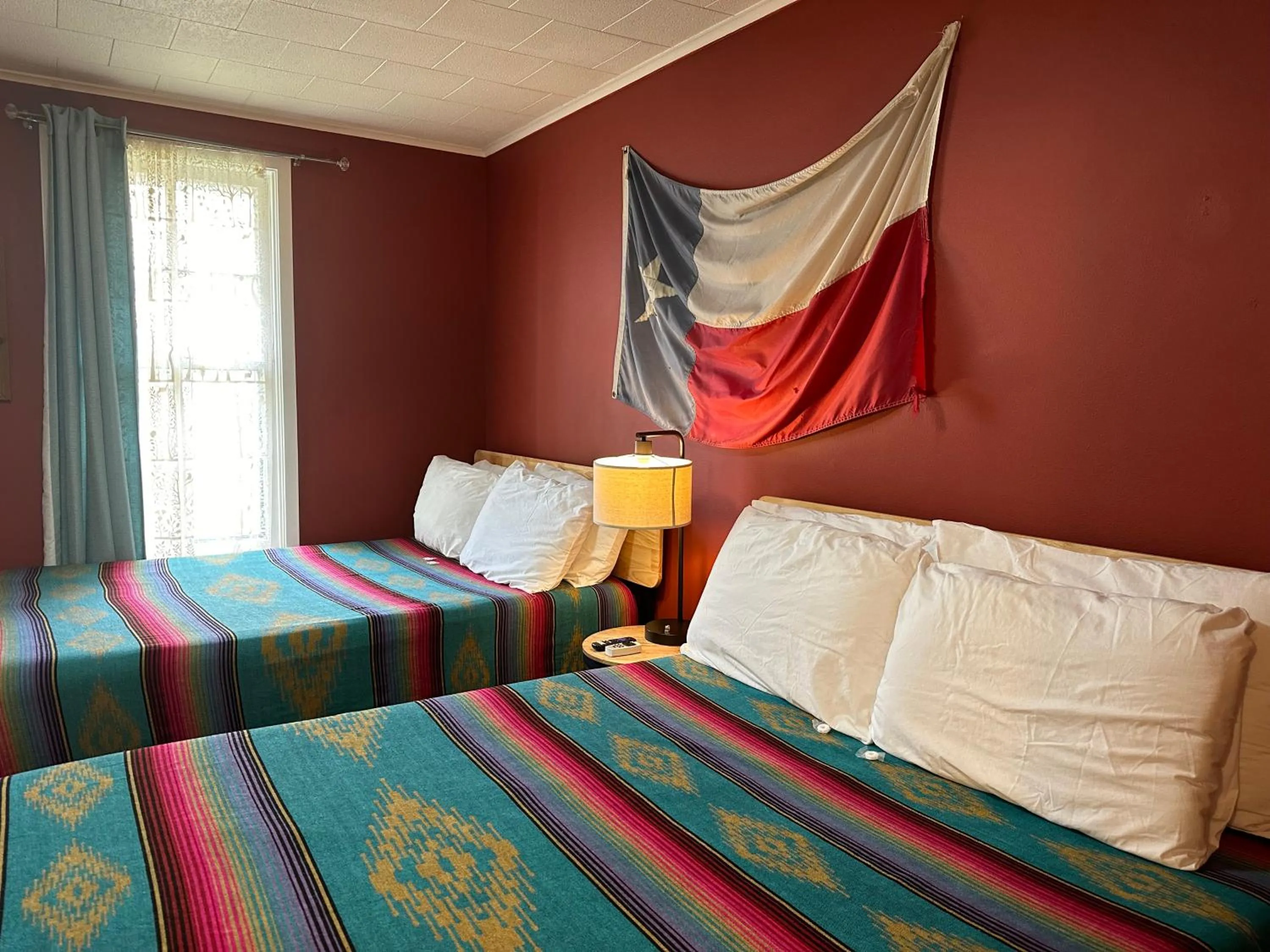 Bed in Hotel Kitsmiller on Main