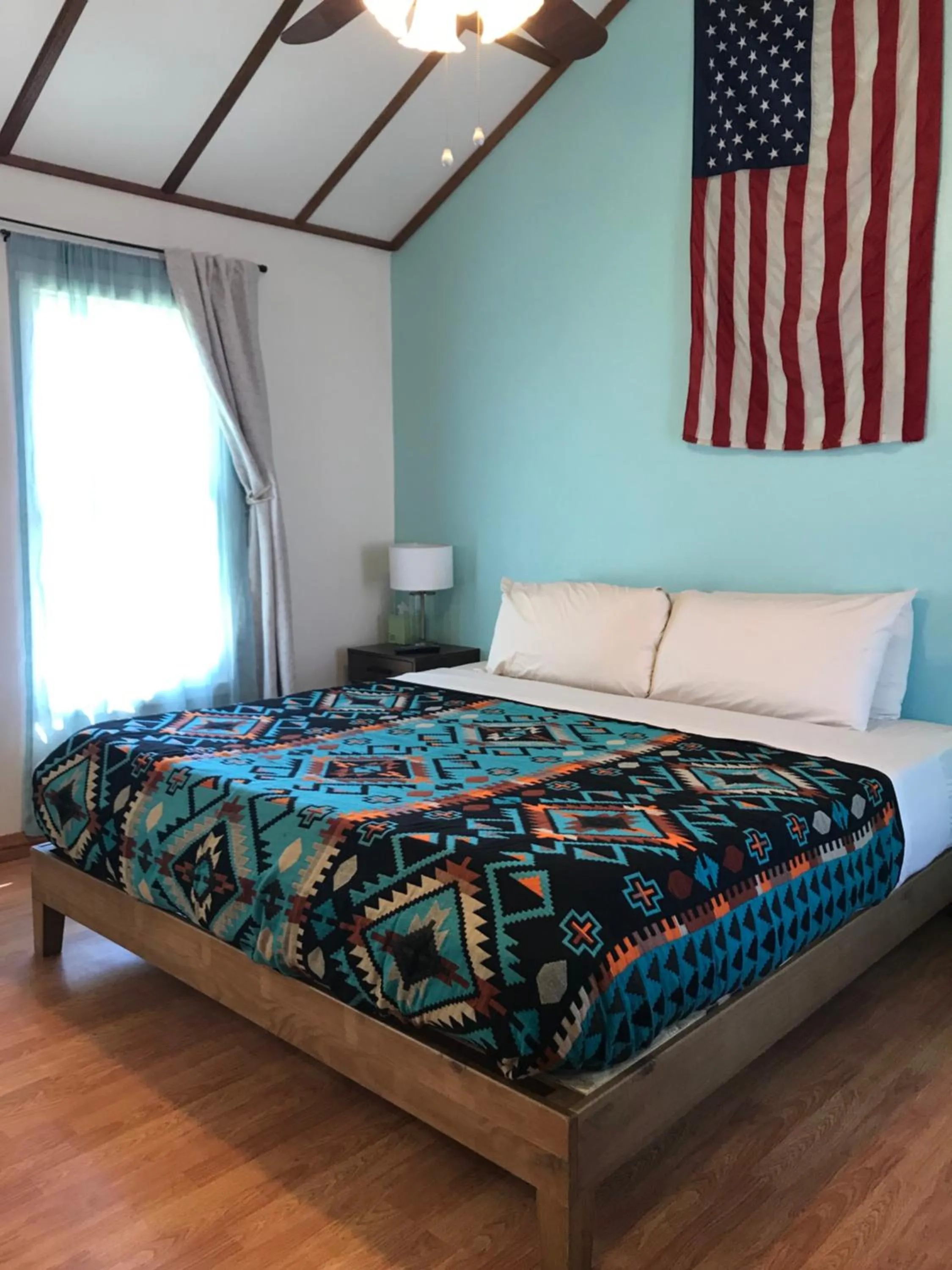 Bed in Hotel Kitsmiller on Main