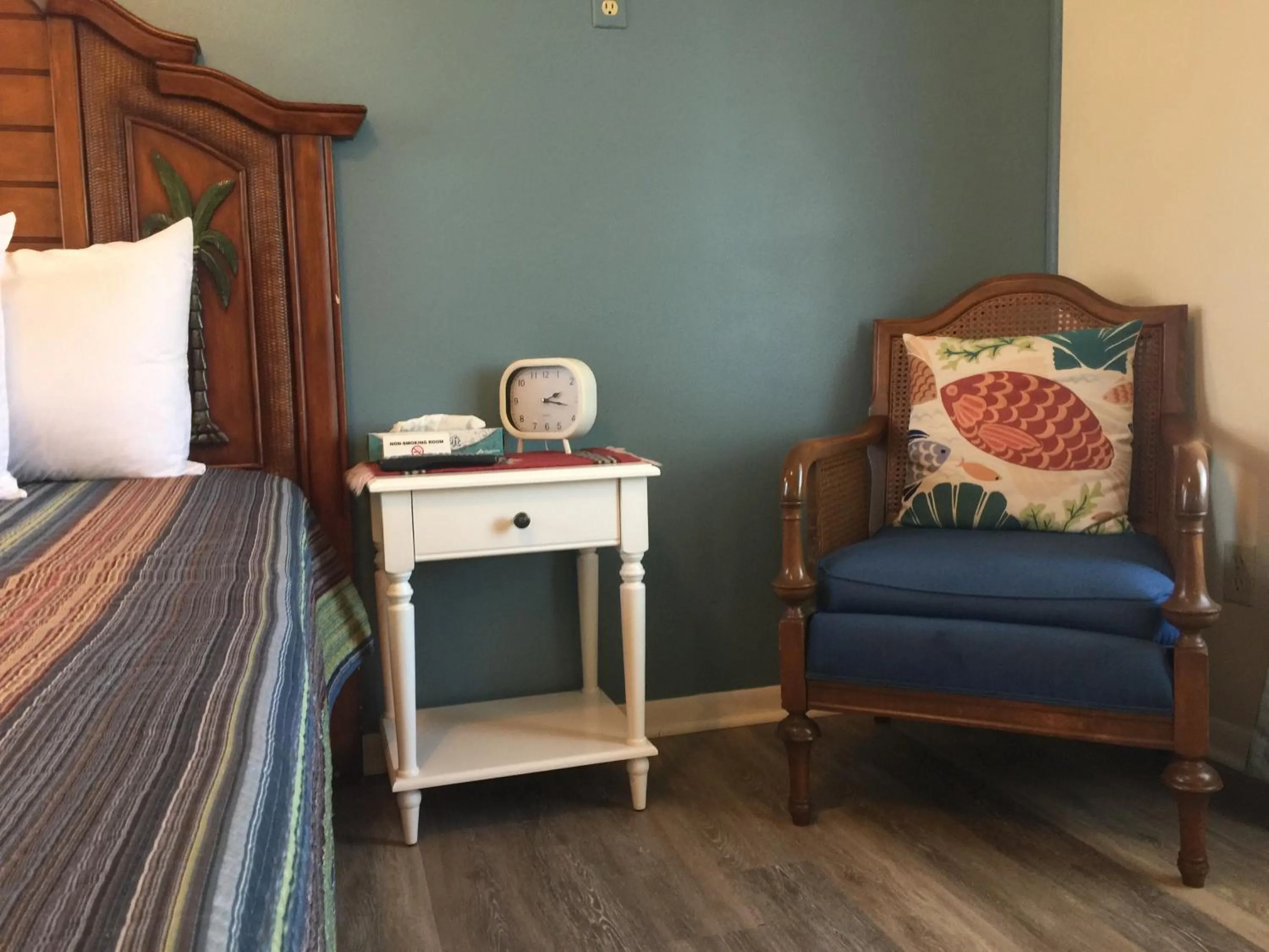 Seating area in Hotel Kitsmiller on Main