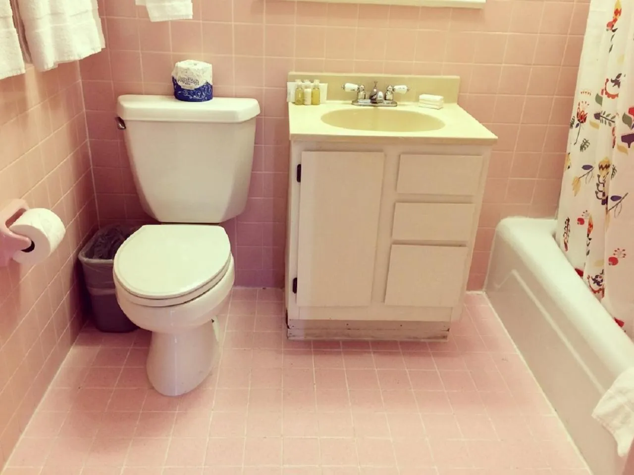 Bathroom in Hotel Kitsmiller on Main