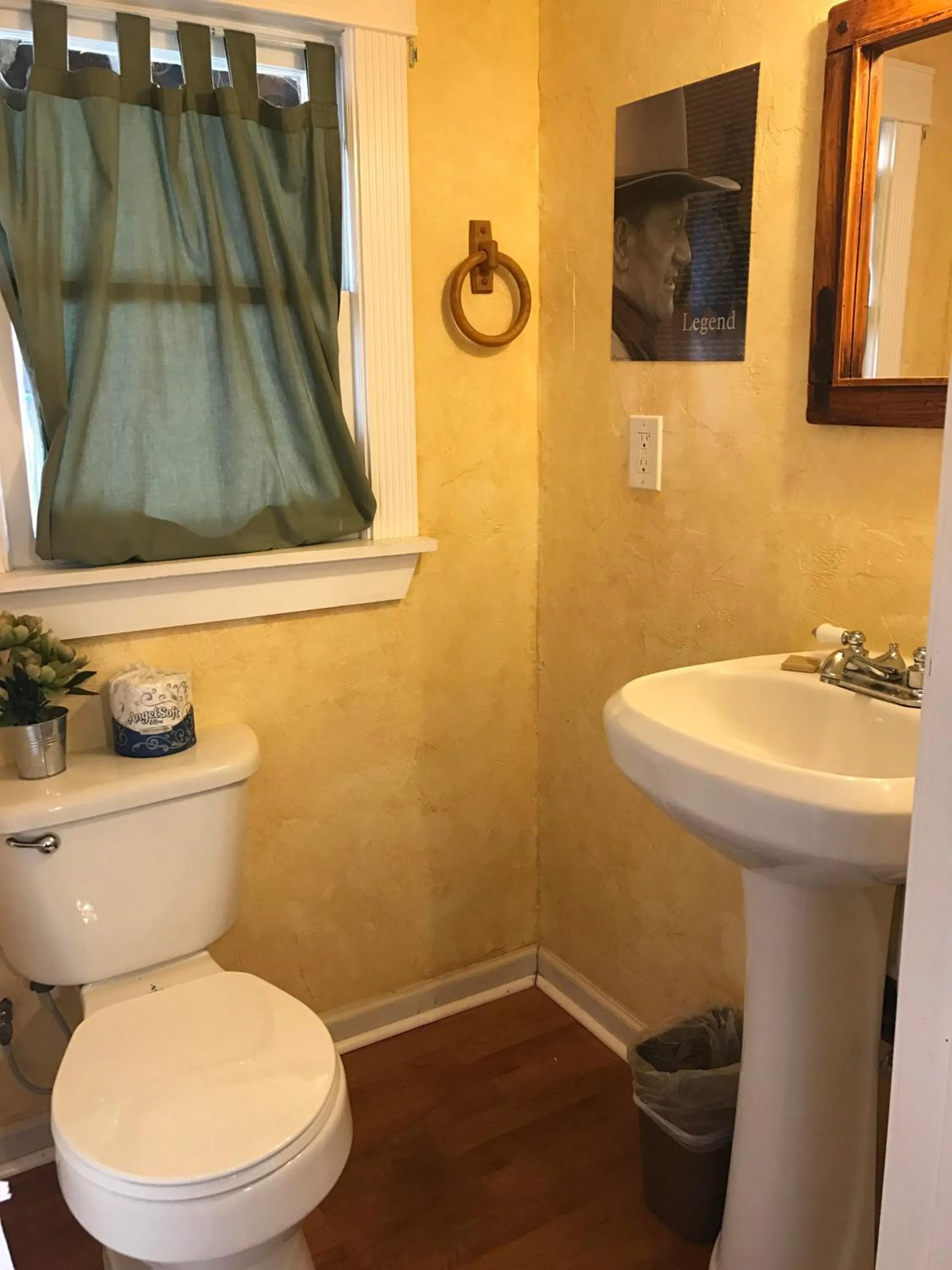 Bathroom in Hotel Kitsmiller on Main