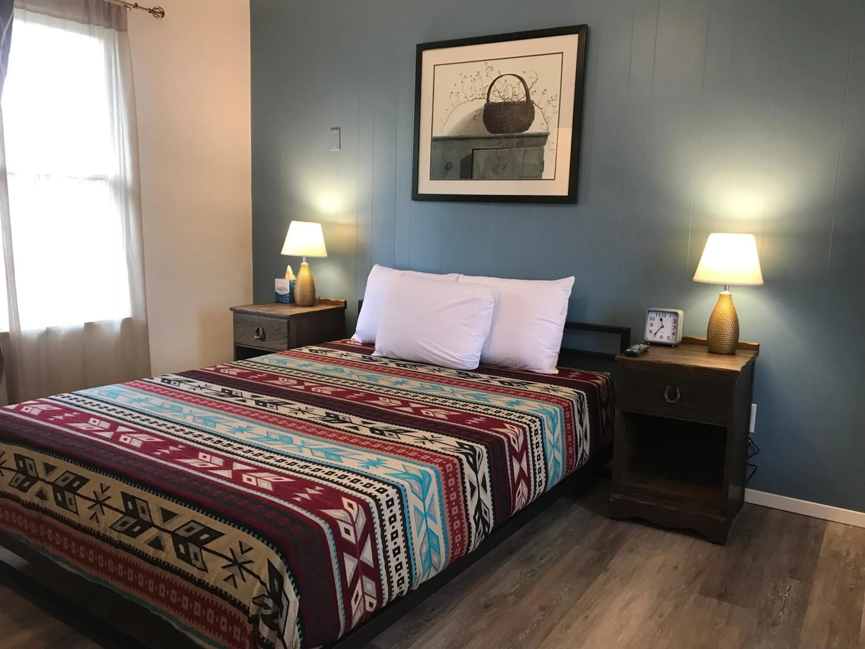 Bed in Hotel Kitsmiller on Main