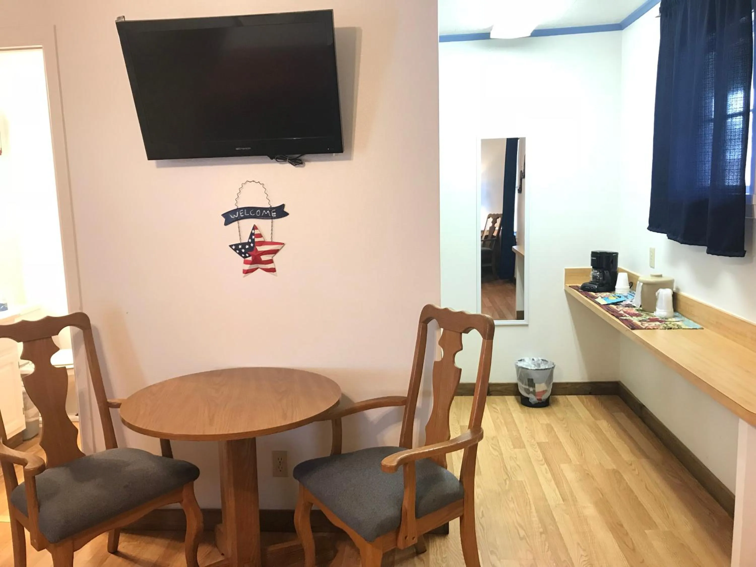 Dining area in Hotel Kitsmiller on Main