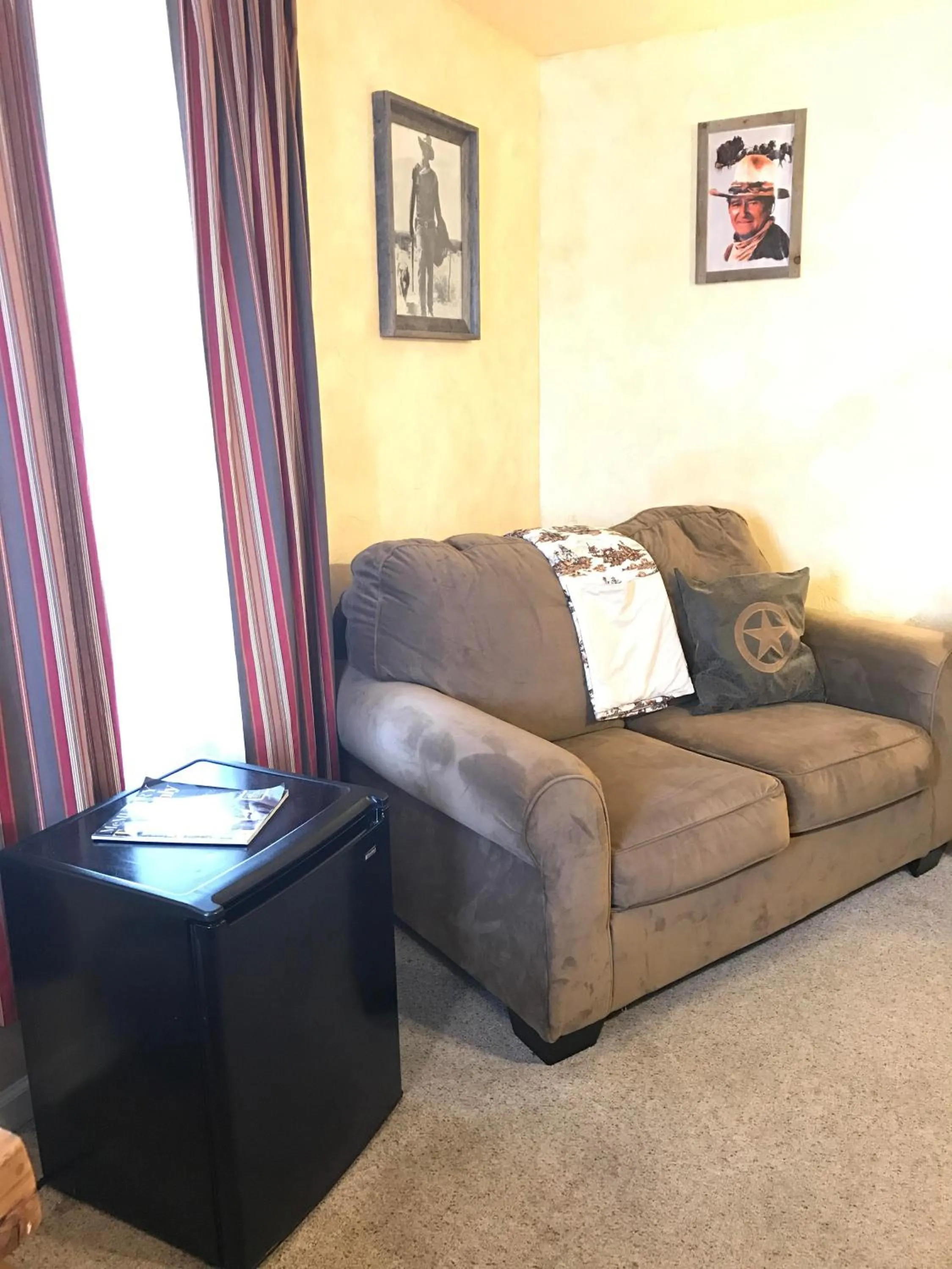 Seating area in Hotel Kitsmiller on Main