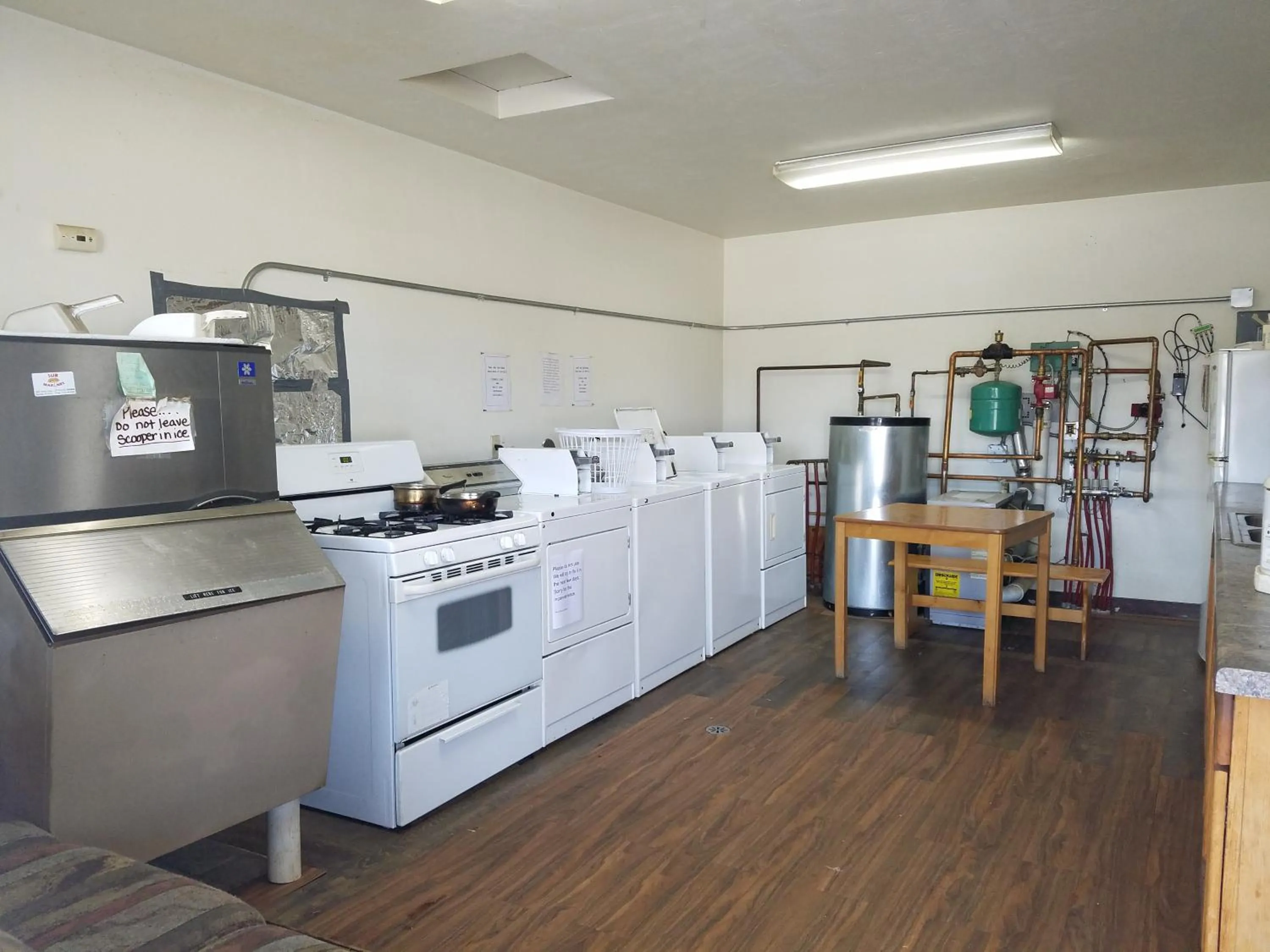 Property building in Tarragon Motel