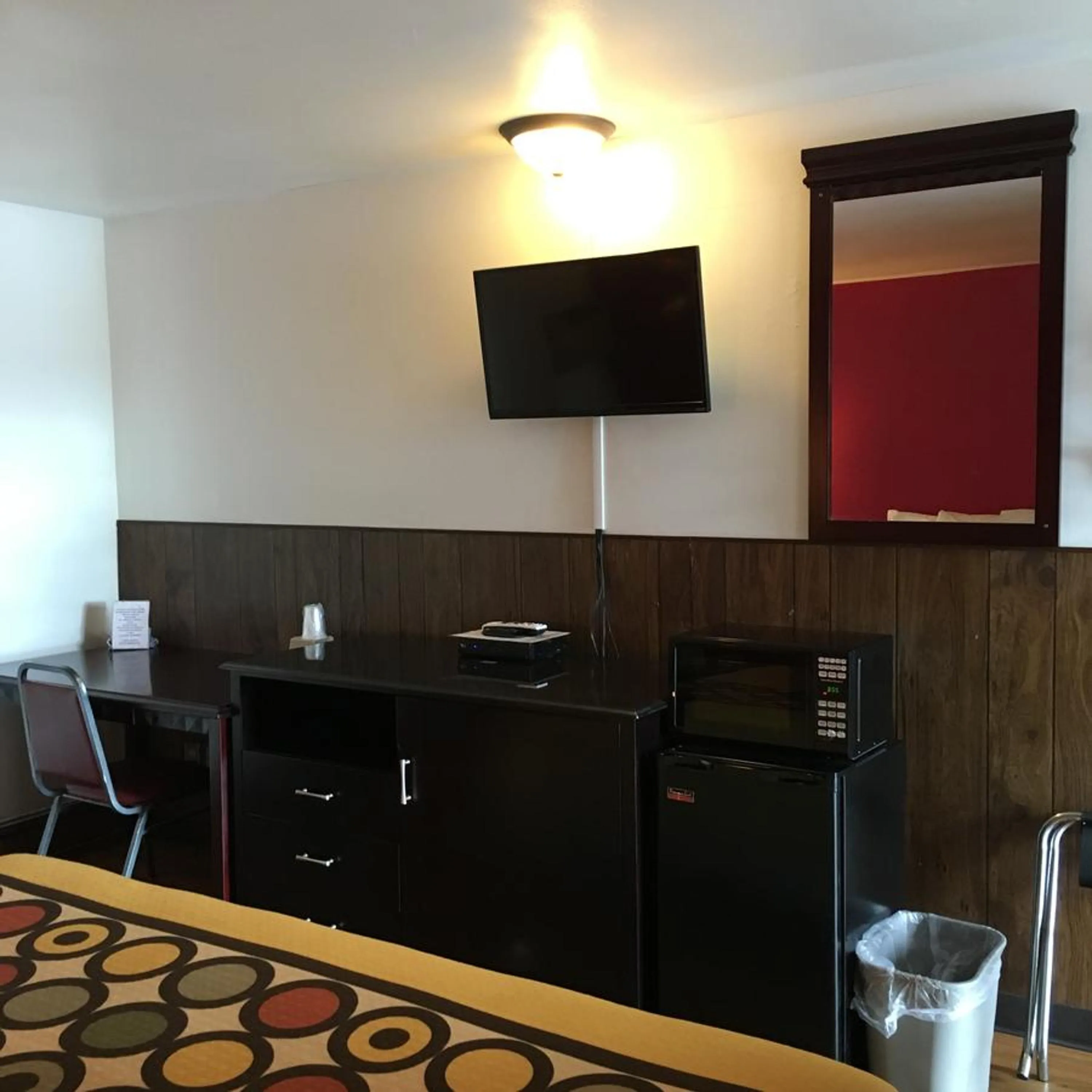 TV and multimedia in Tarragon Motel