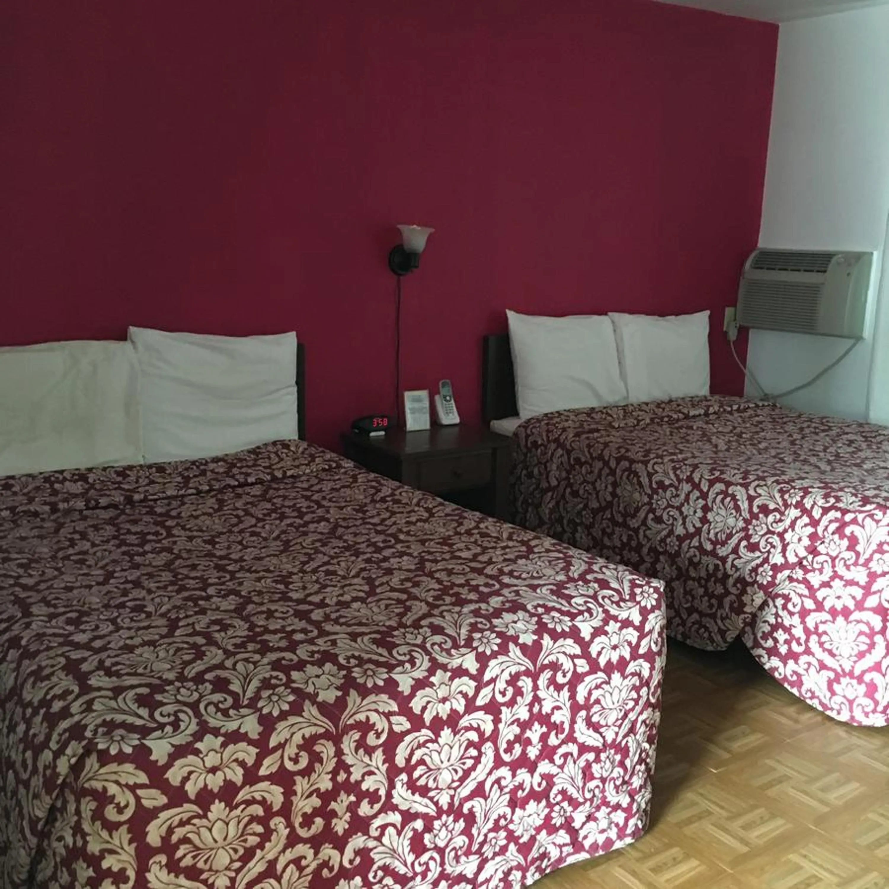 Bed in Tarragon Motel