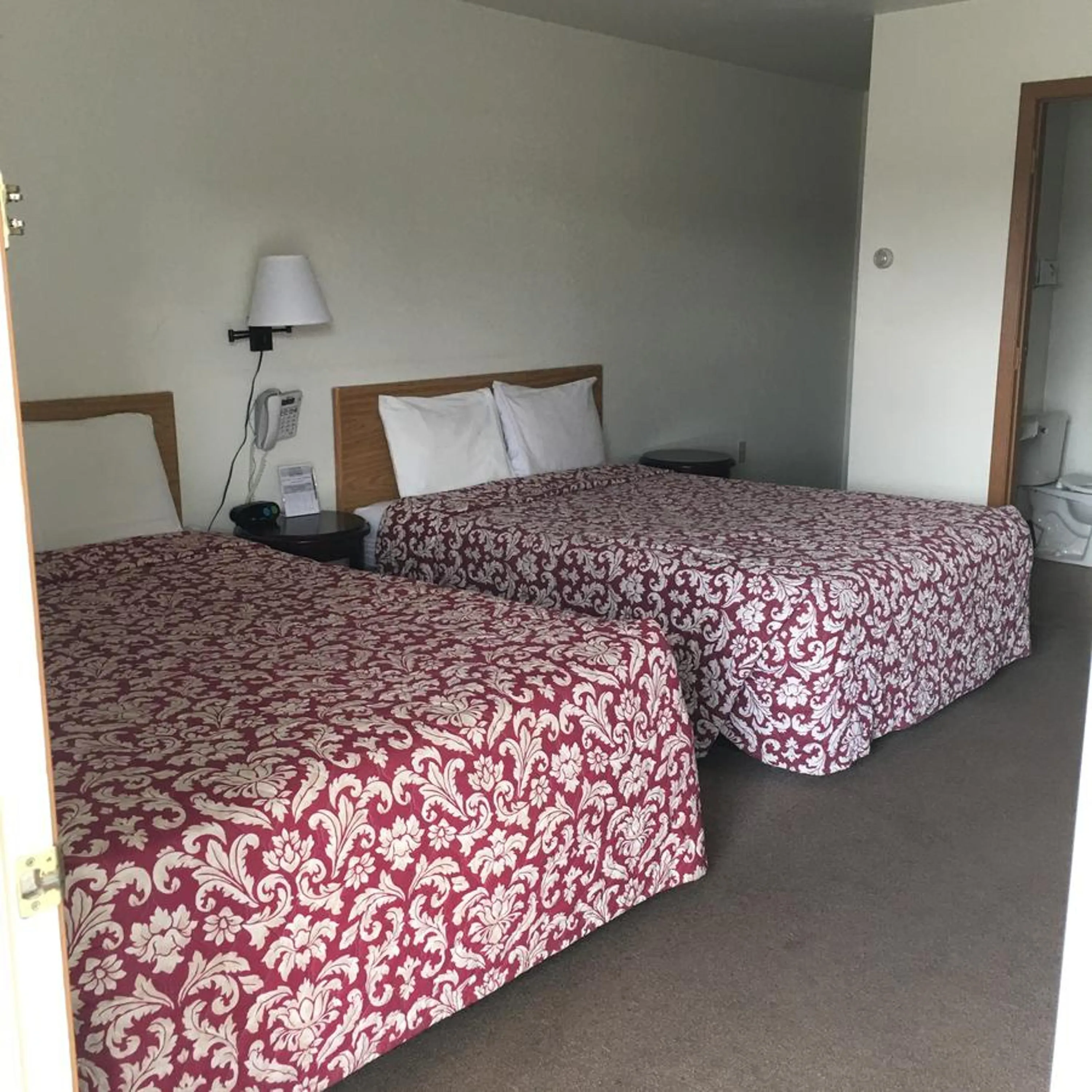 Bedroom, Bed in Tarragon Motel