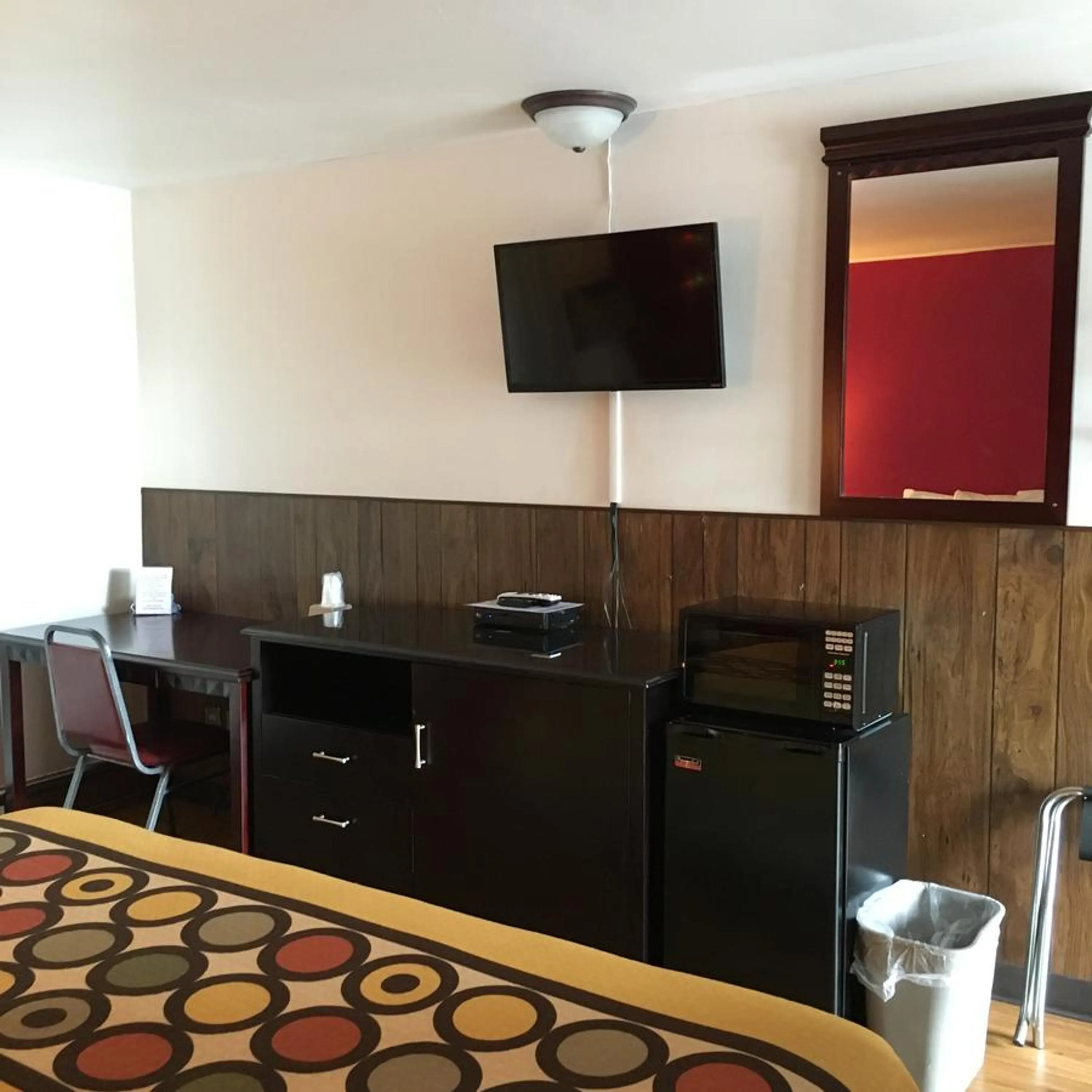 TV and multimedia in Tarragon Motel