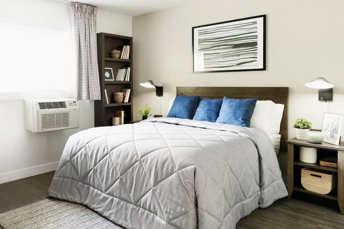 Bed in InTown Suites Extended Stay Atlanta GA - West Midtown