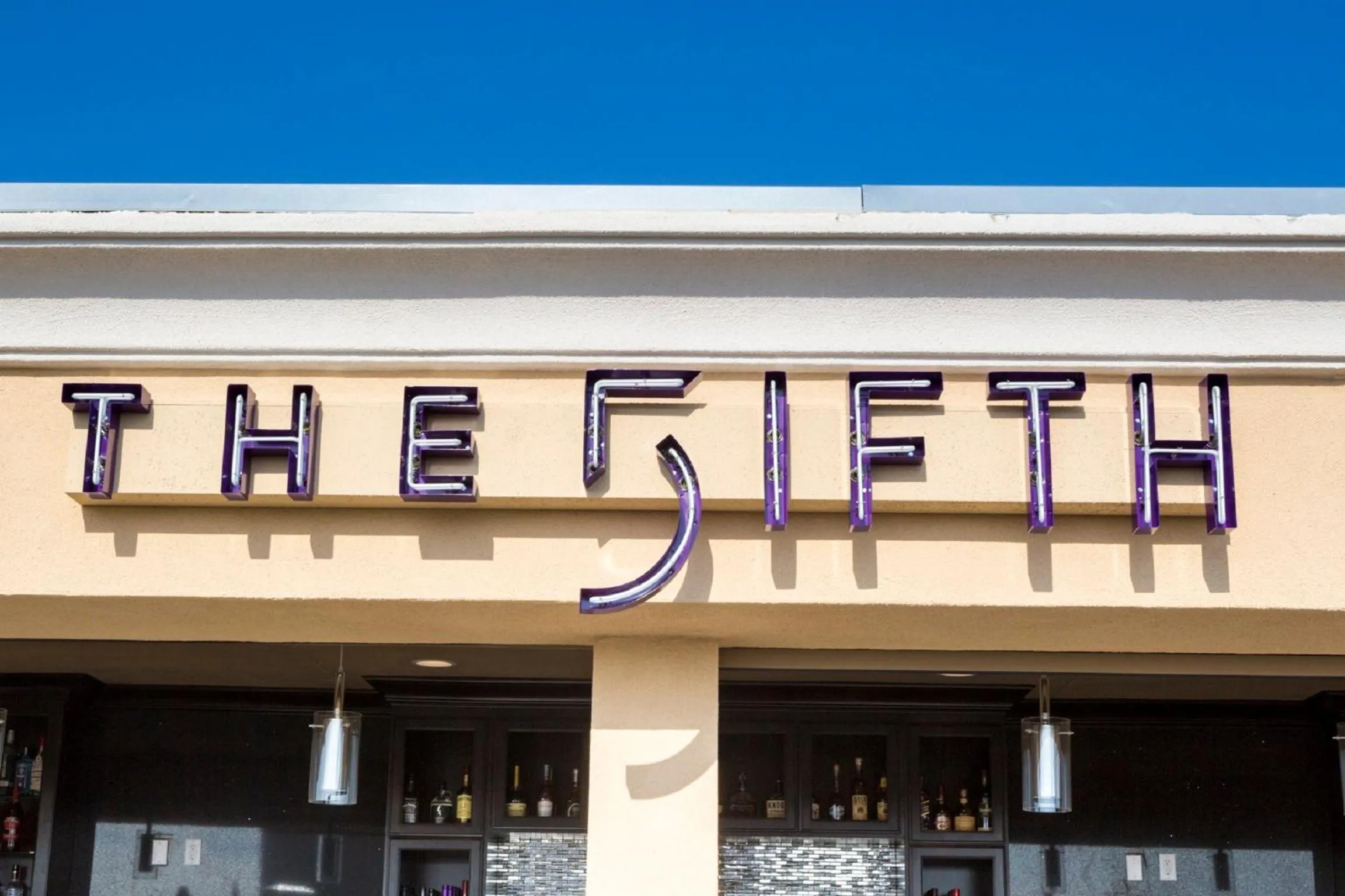 Restaurant/places to eat in Grand Legacy At The Park