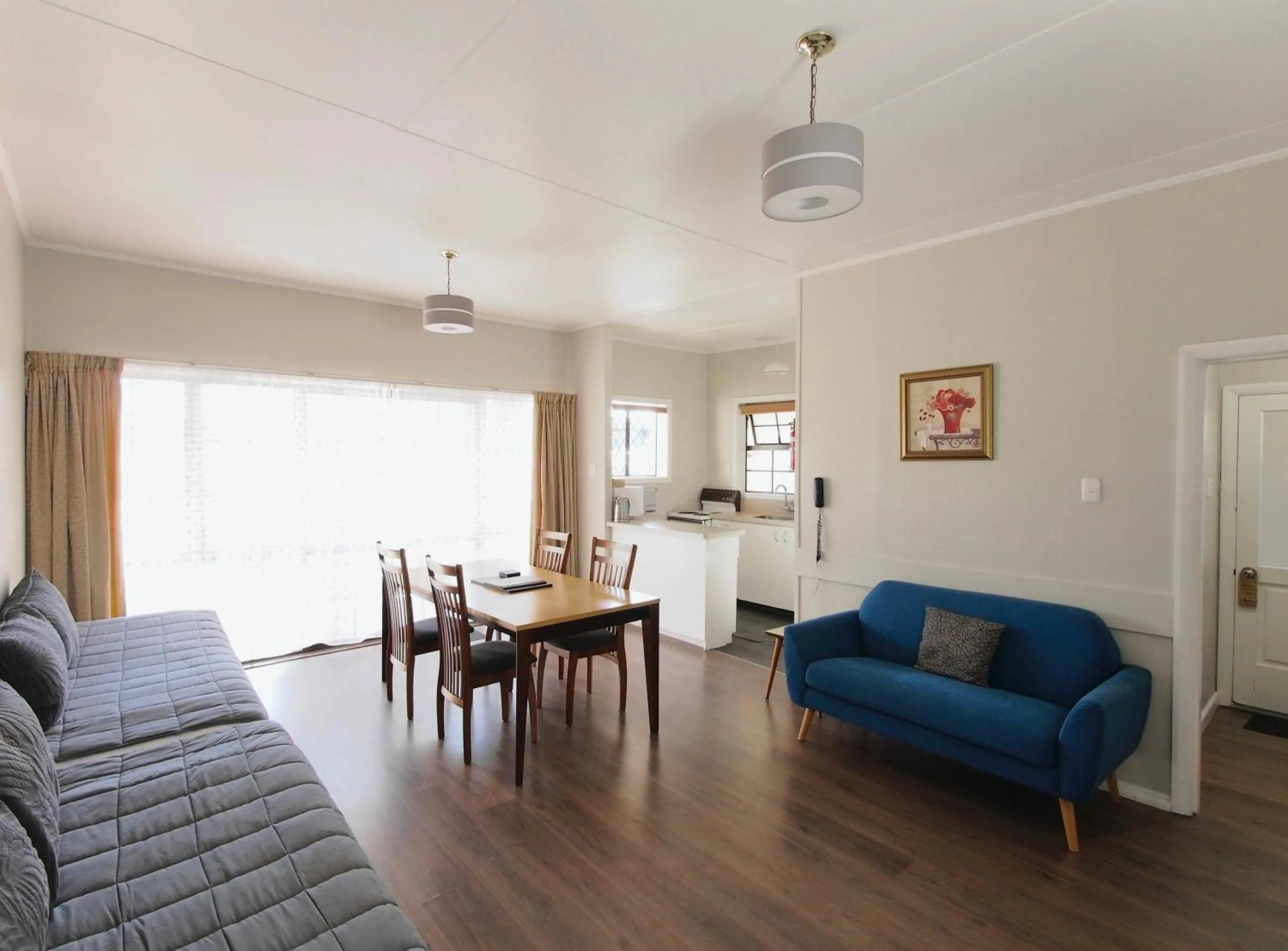Dining area in Riverlodge Motel