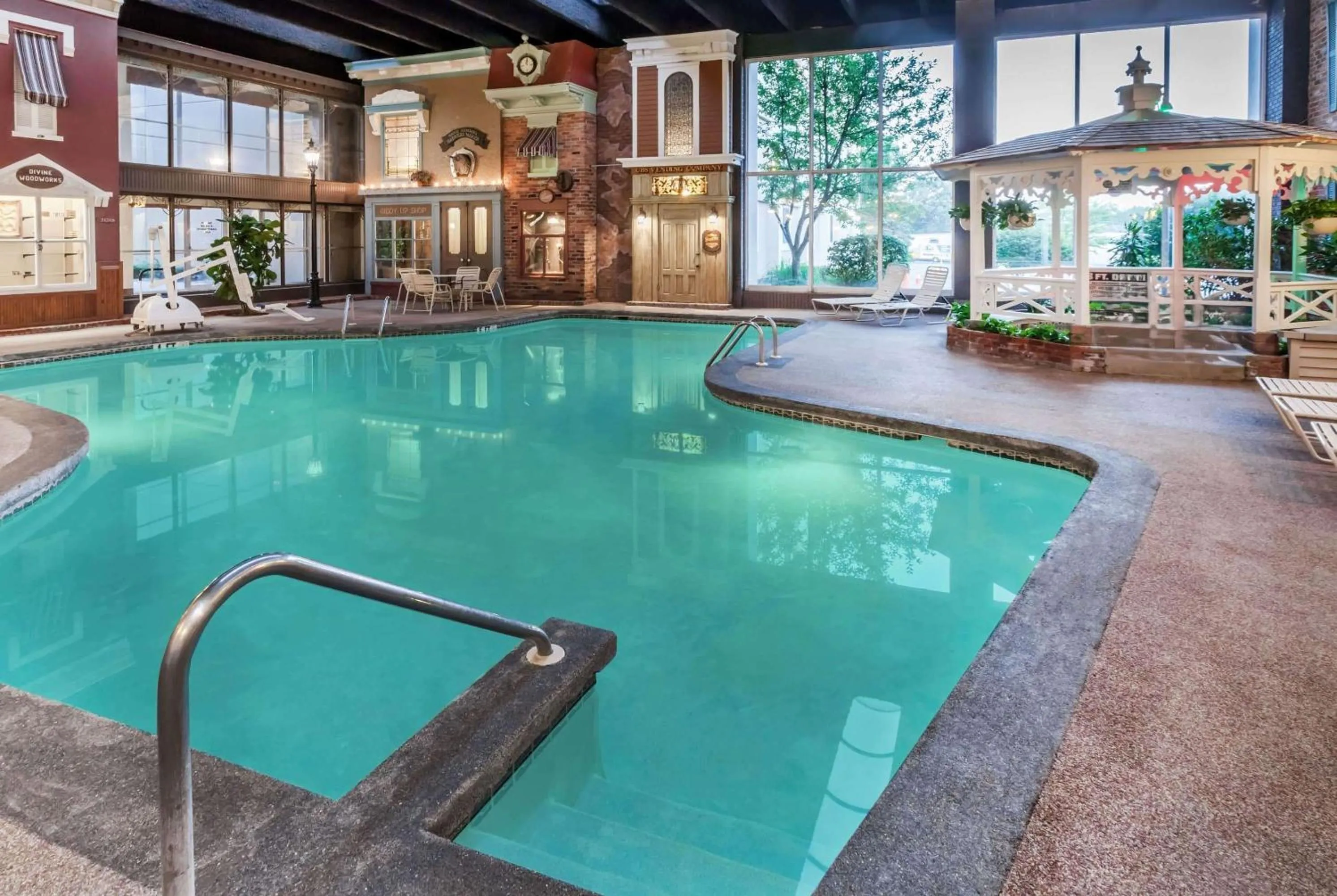 Pool view in Wyndham Garden Warsaw