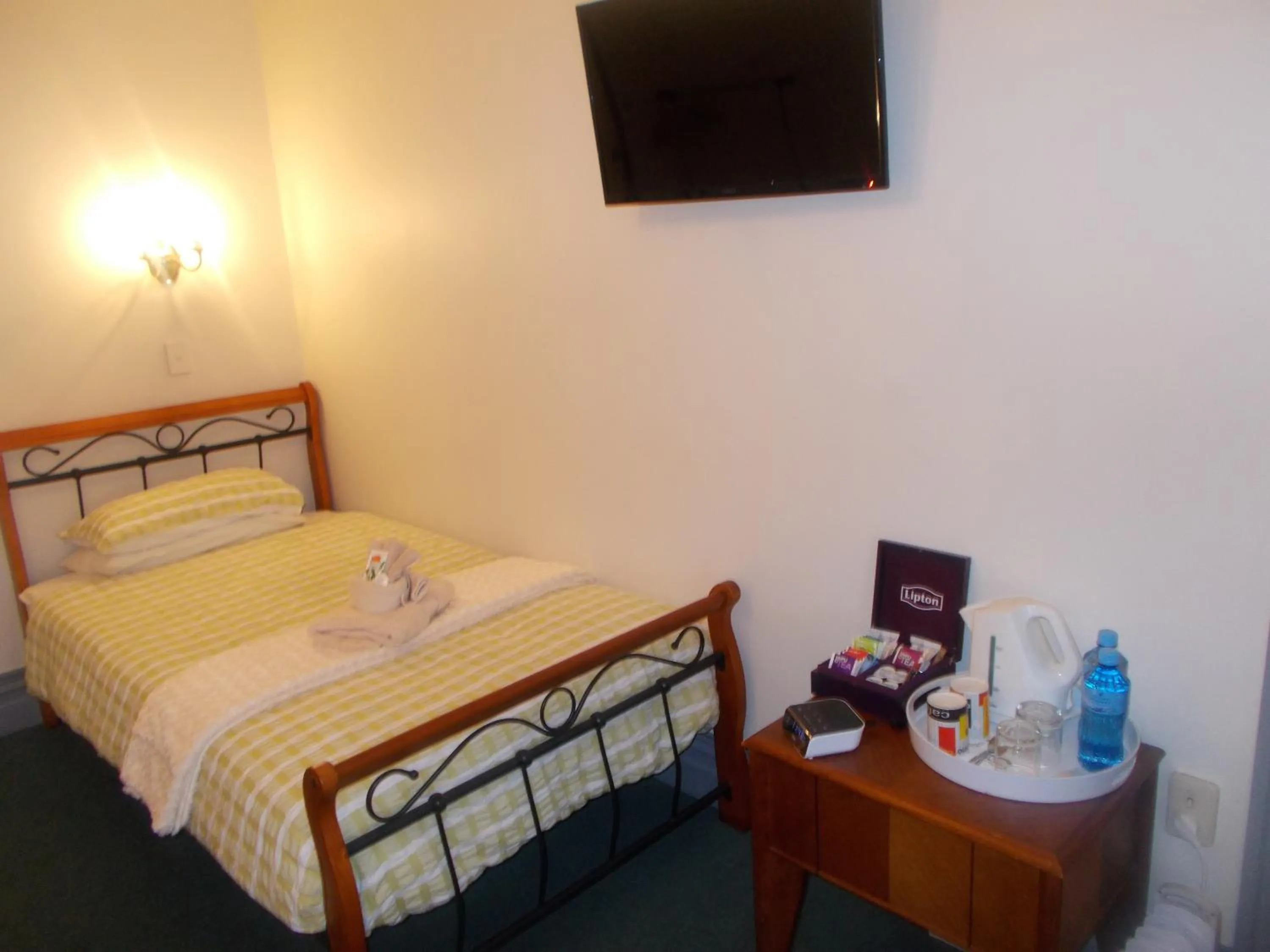 Bedroom, Bed in The Kentish Hotel