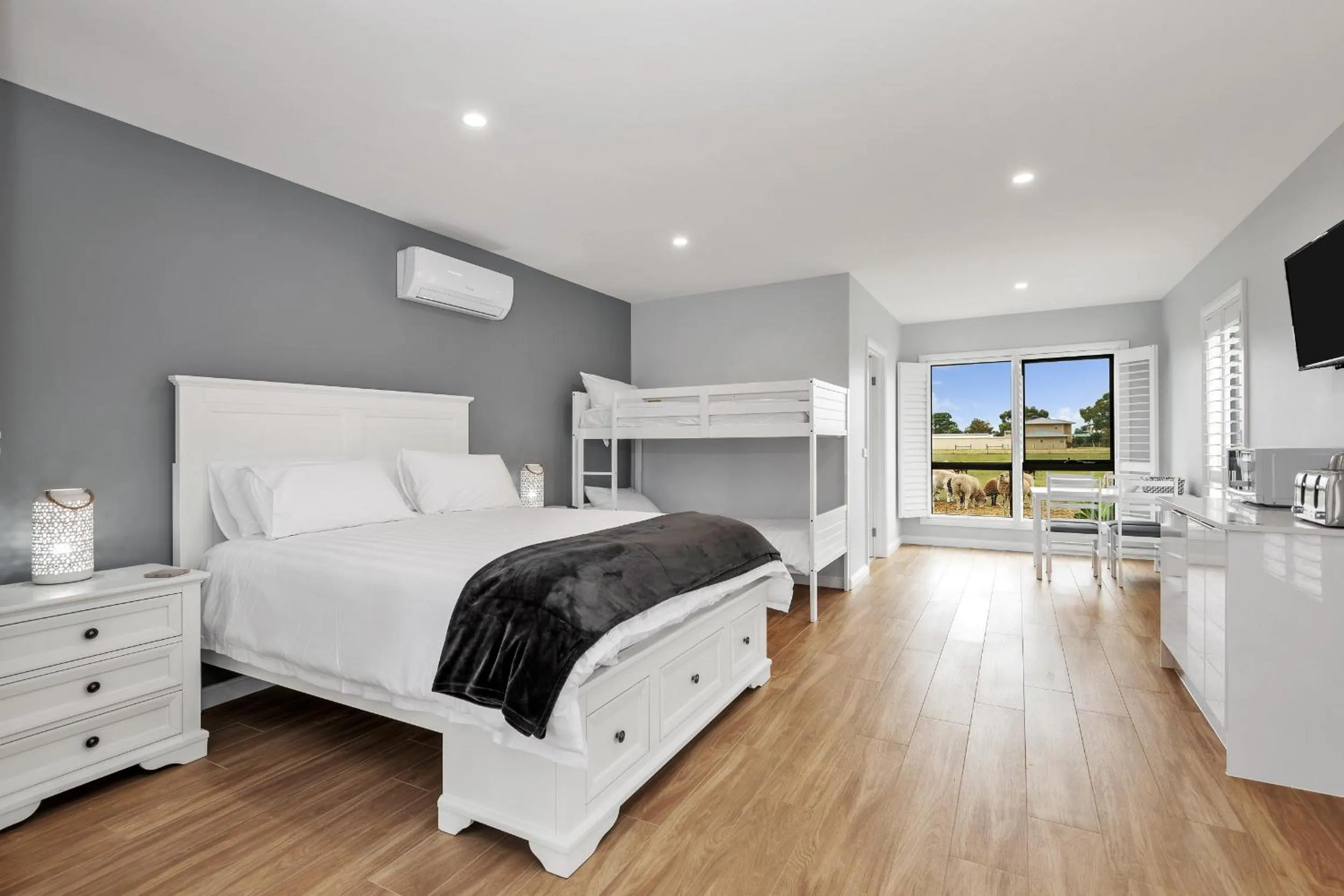 Bedroom, Bed in The Oxley Estate