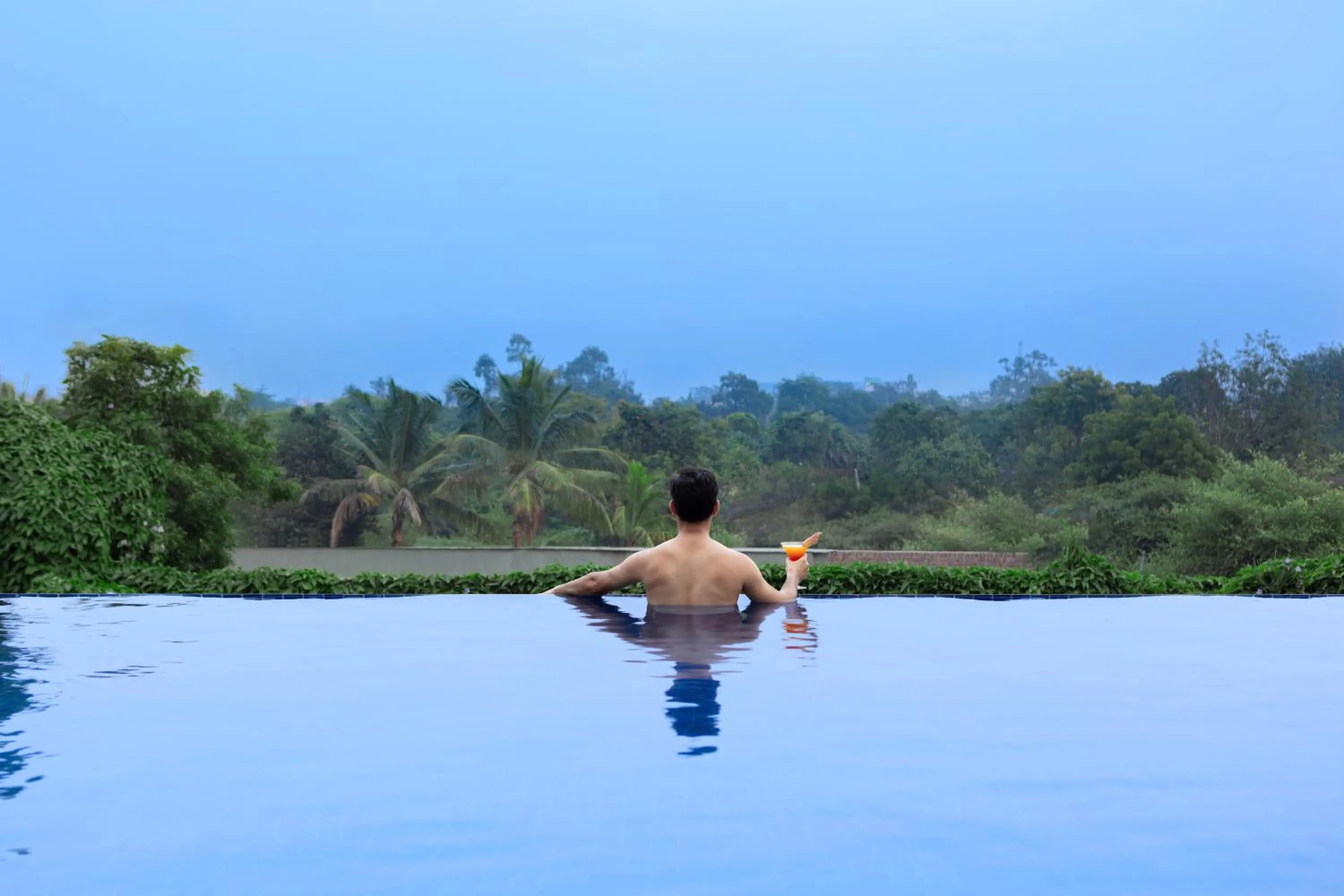 Swimming pool in Courtyard by Marriott Raipur