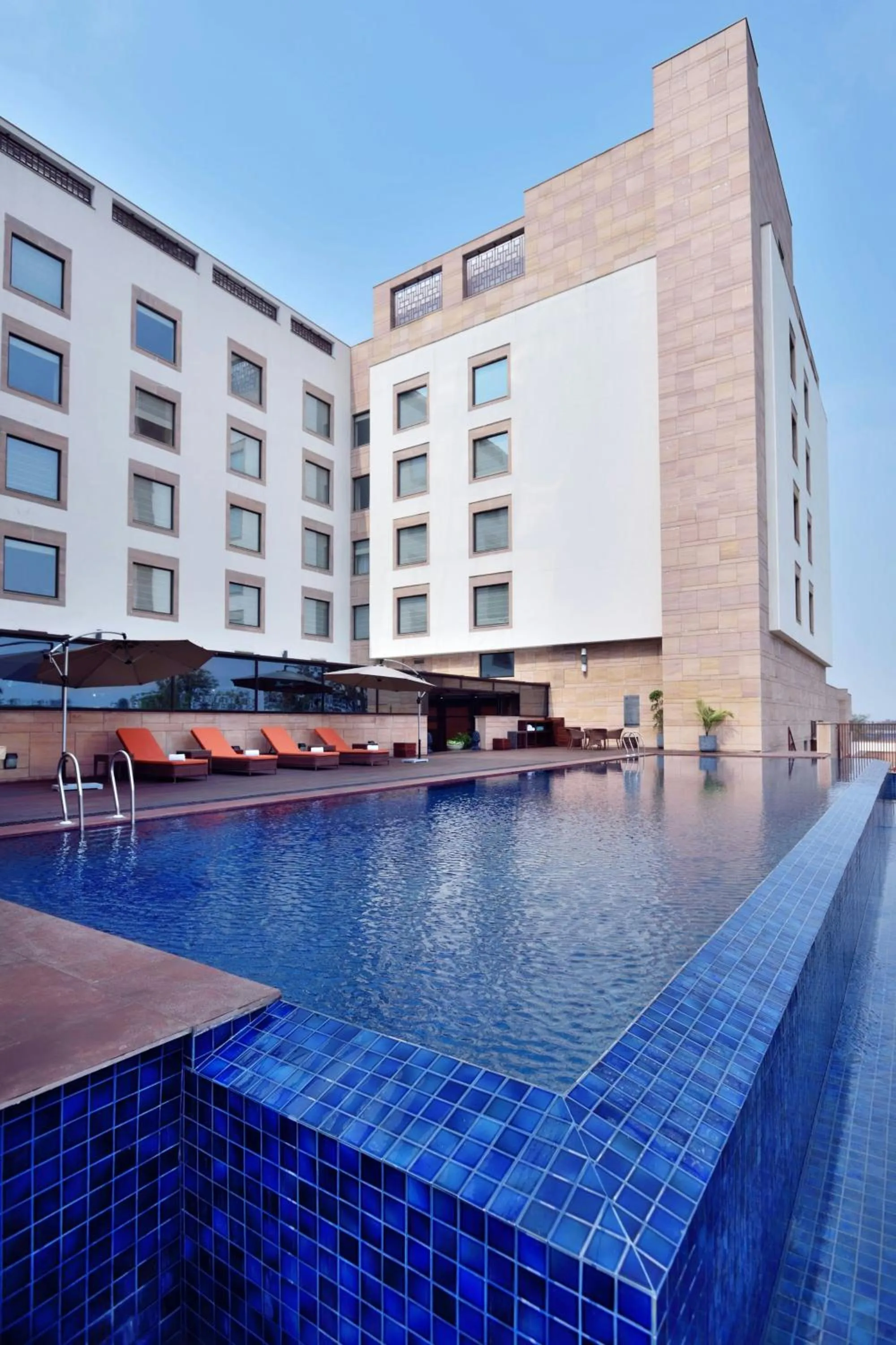 Swimming pool in Courtyard by Marriott Raipur