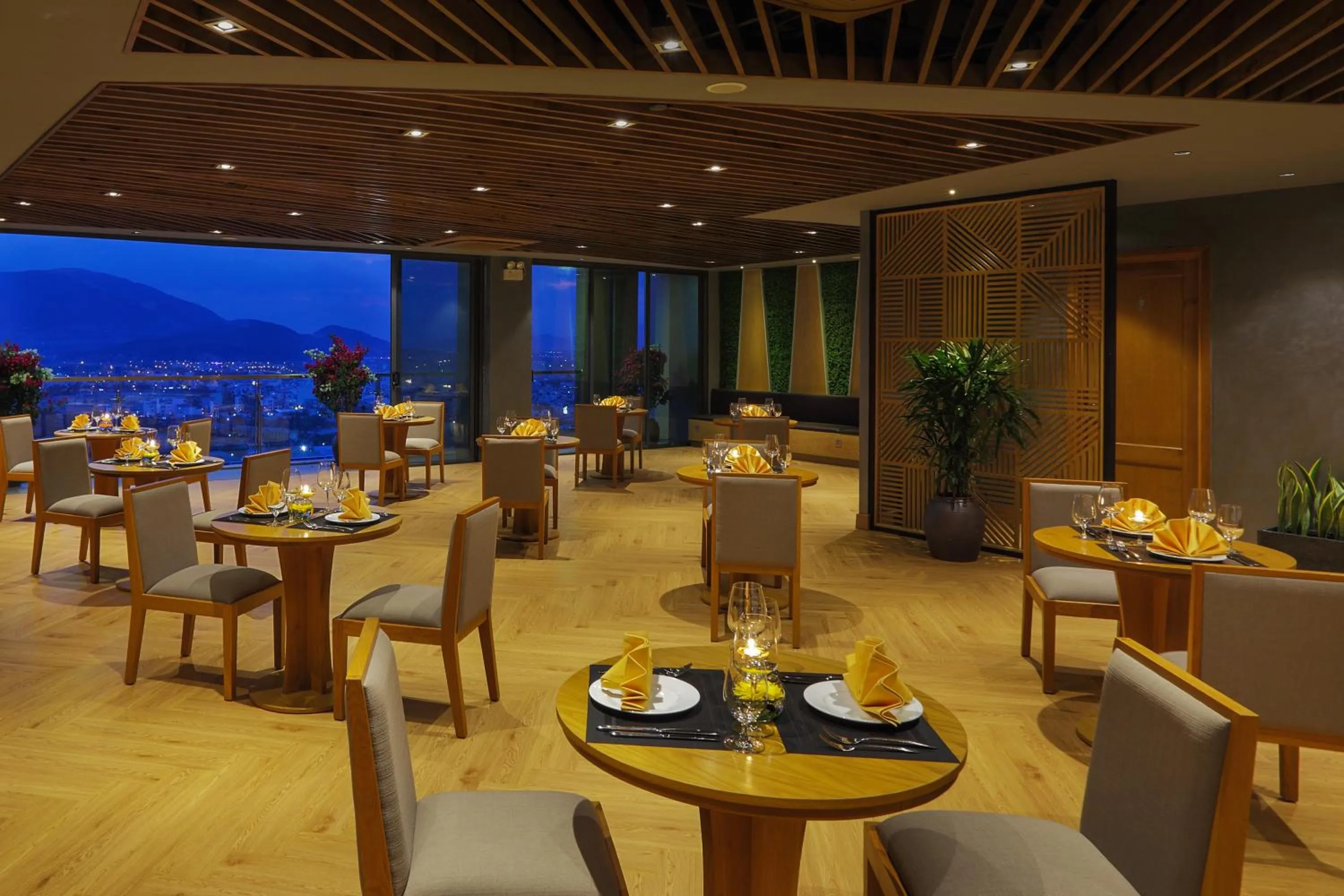Restaurant/places to eat in Rosaka Nha Trang Hotel