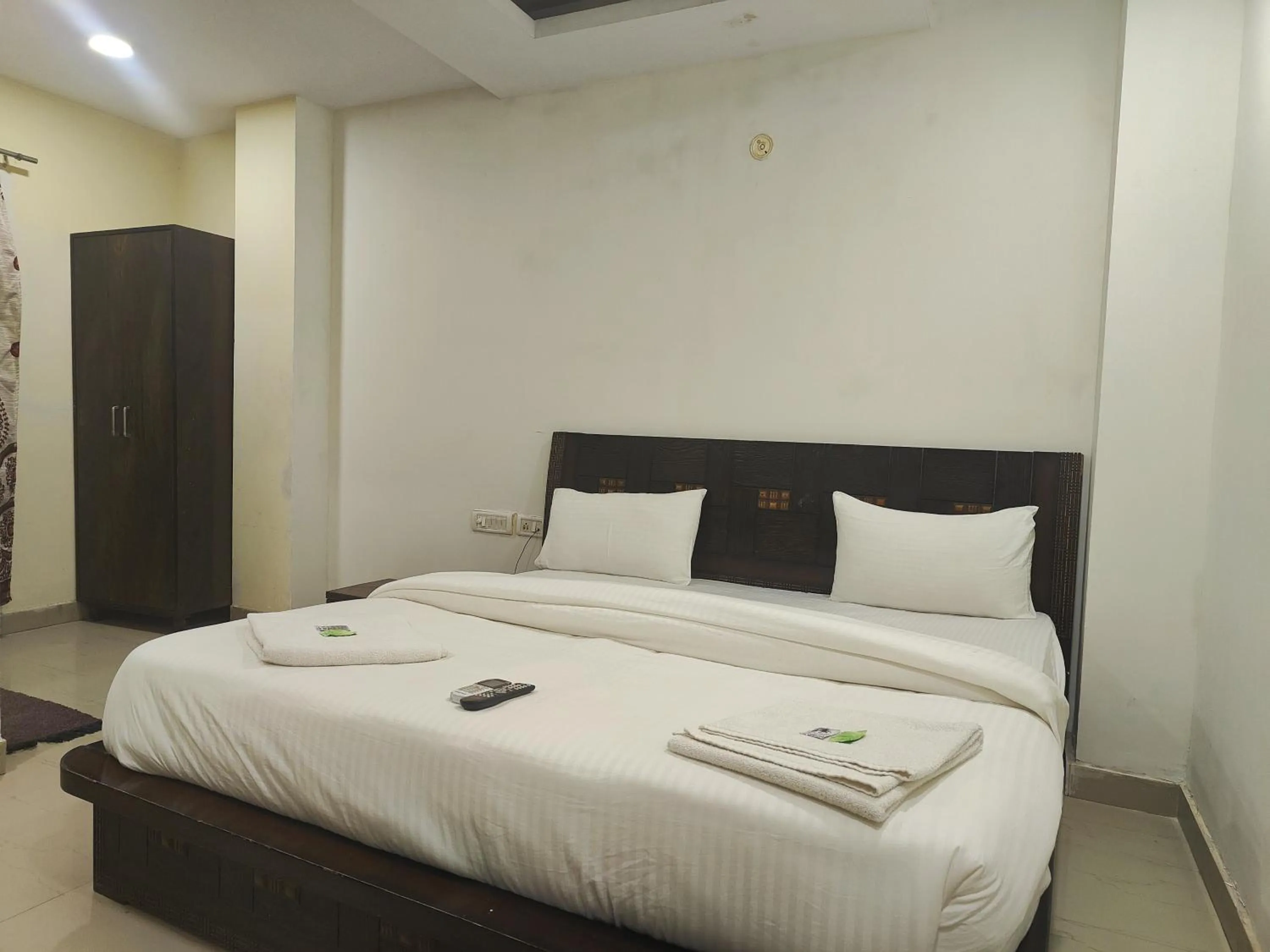 Bedroom, Bed in Hotel Apple Villa - New Delhi