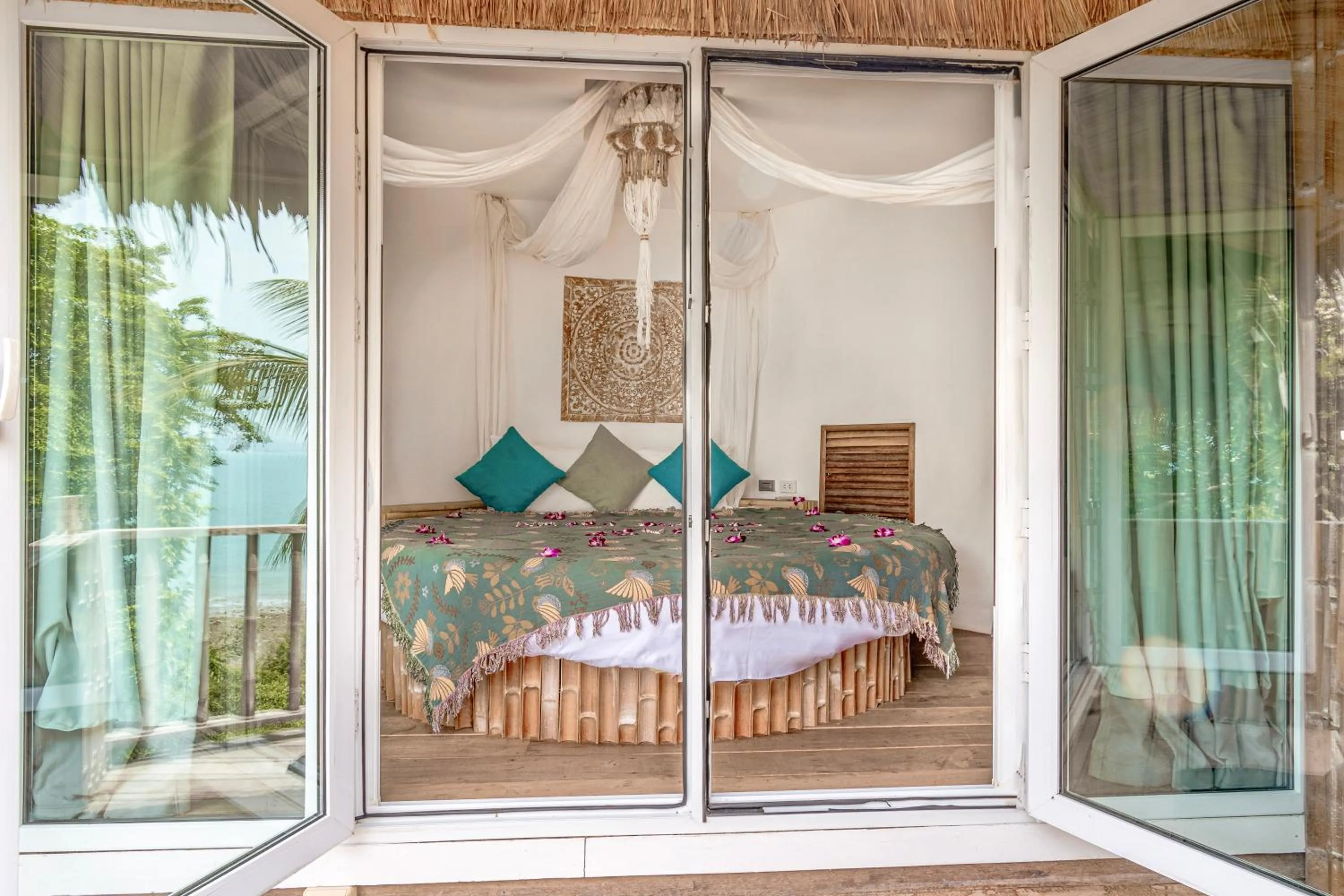 Bedroom, Bed in Somewhere Only We Know Resort