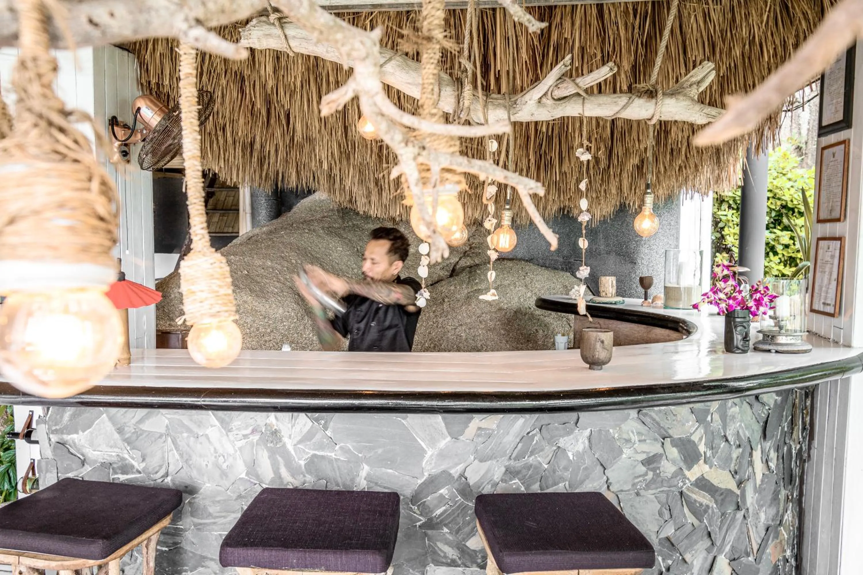 Restaurant/places to eat in Somewhere Only We Know Resort