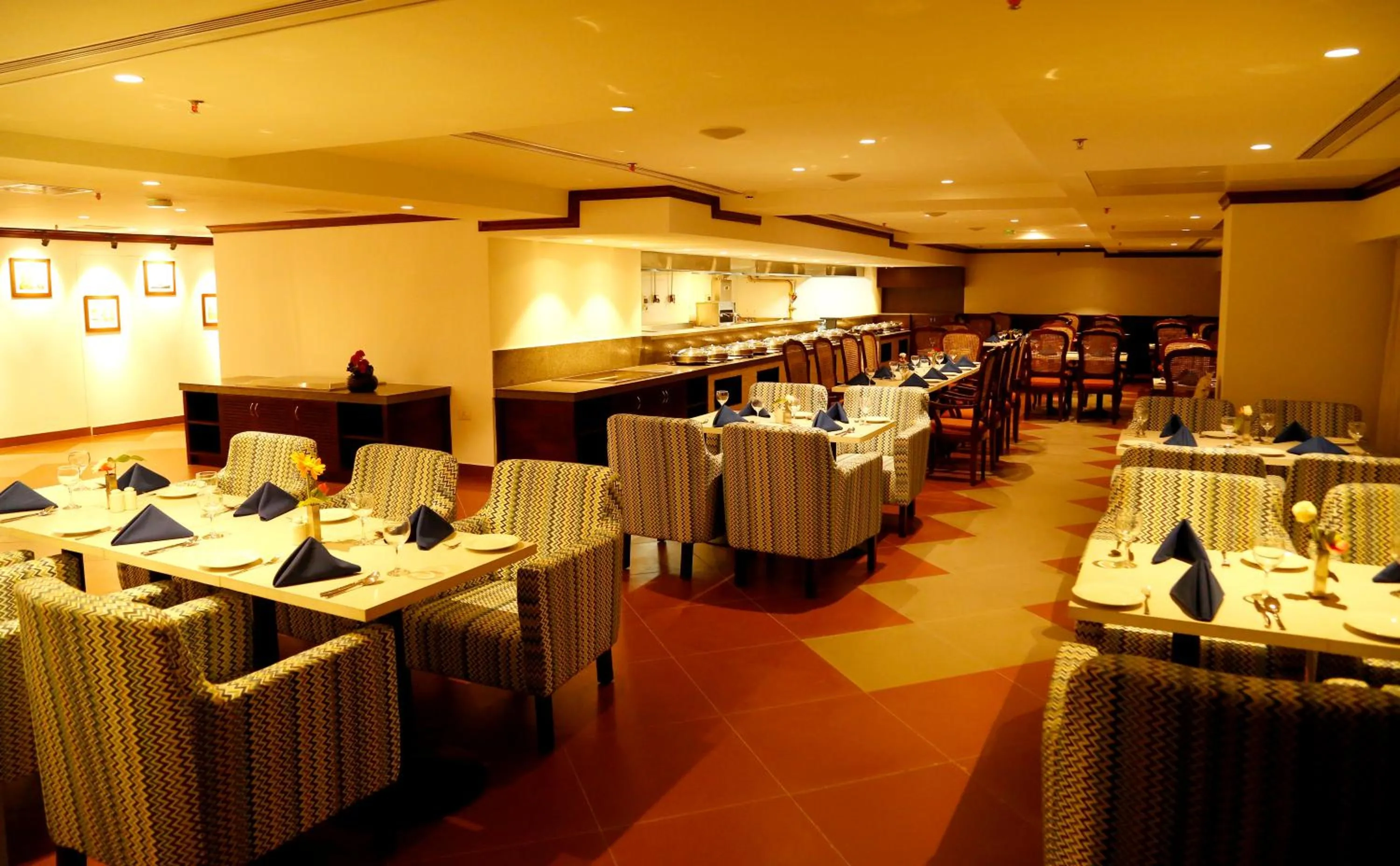 Restaurant/places to eat in The Raviz Calicut