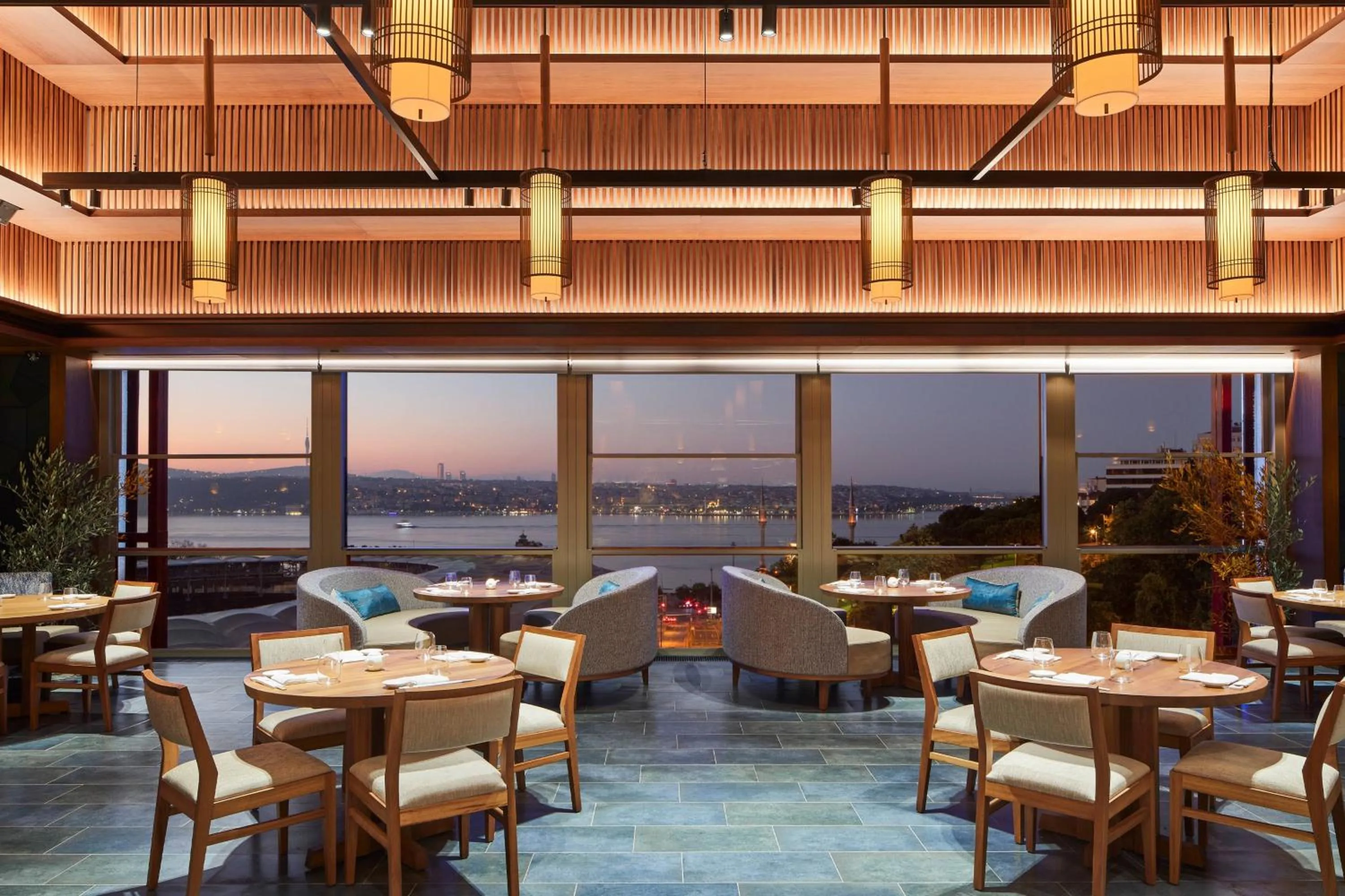 Restaurant/places to eat in The Ritz-Carlton, Istanbul at the Bosphorus