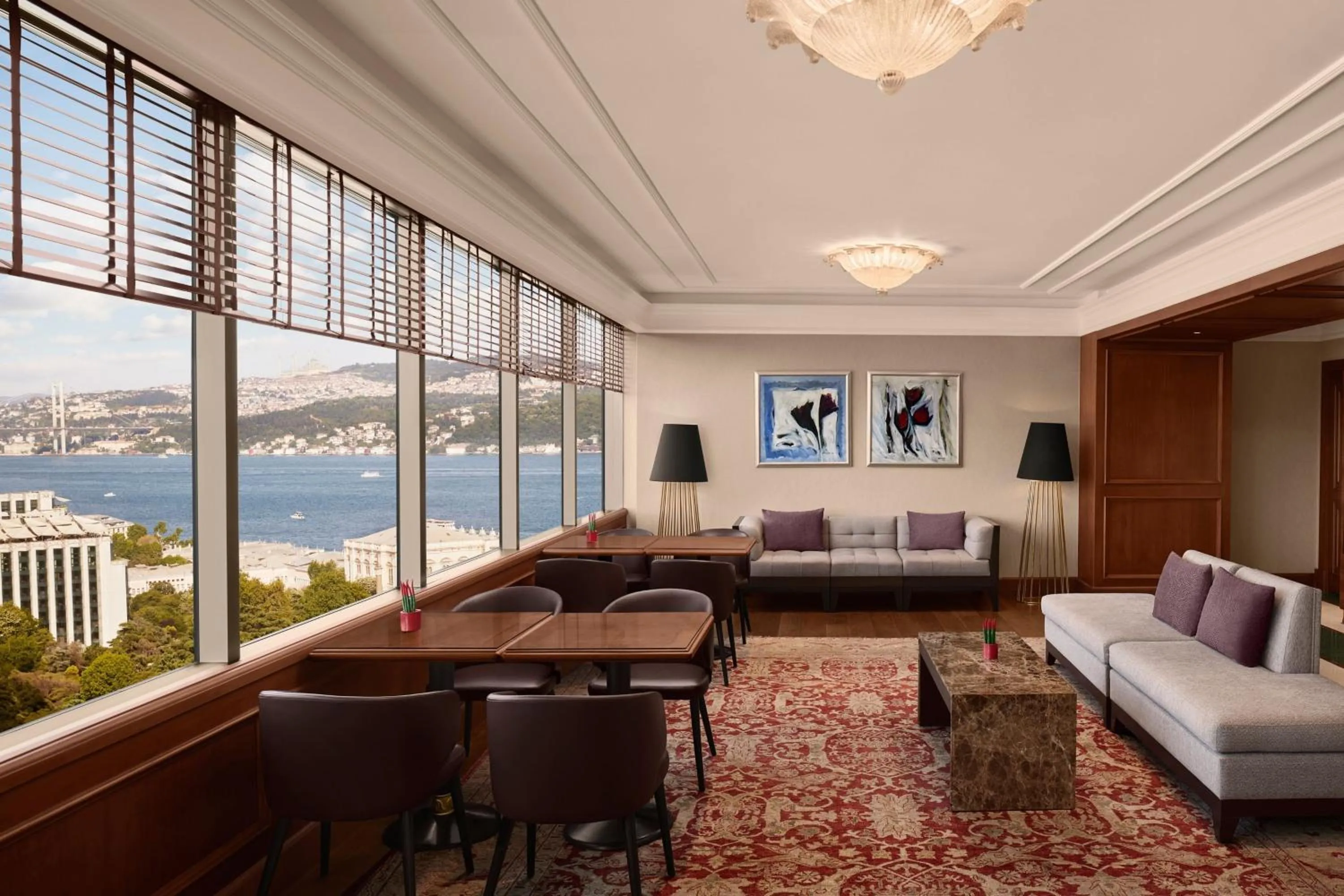 Lounge or bar in The Ritz-Carlton, Istanbul at the Bosphorus