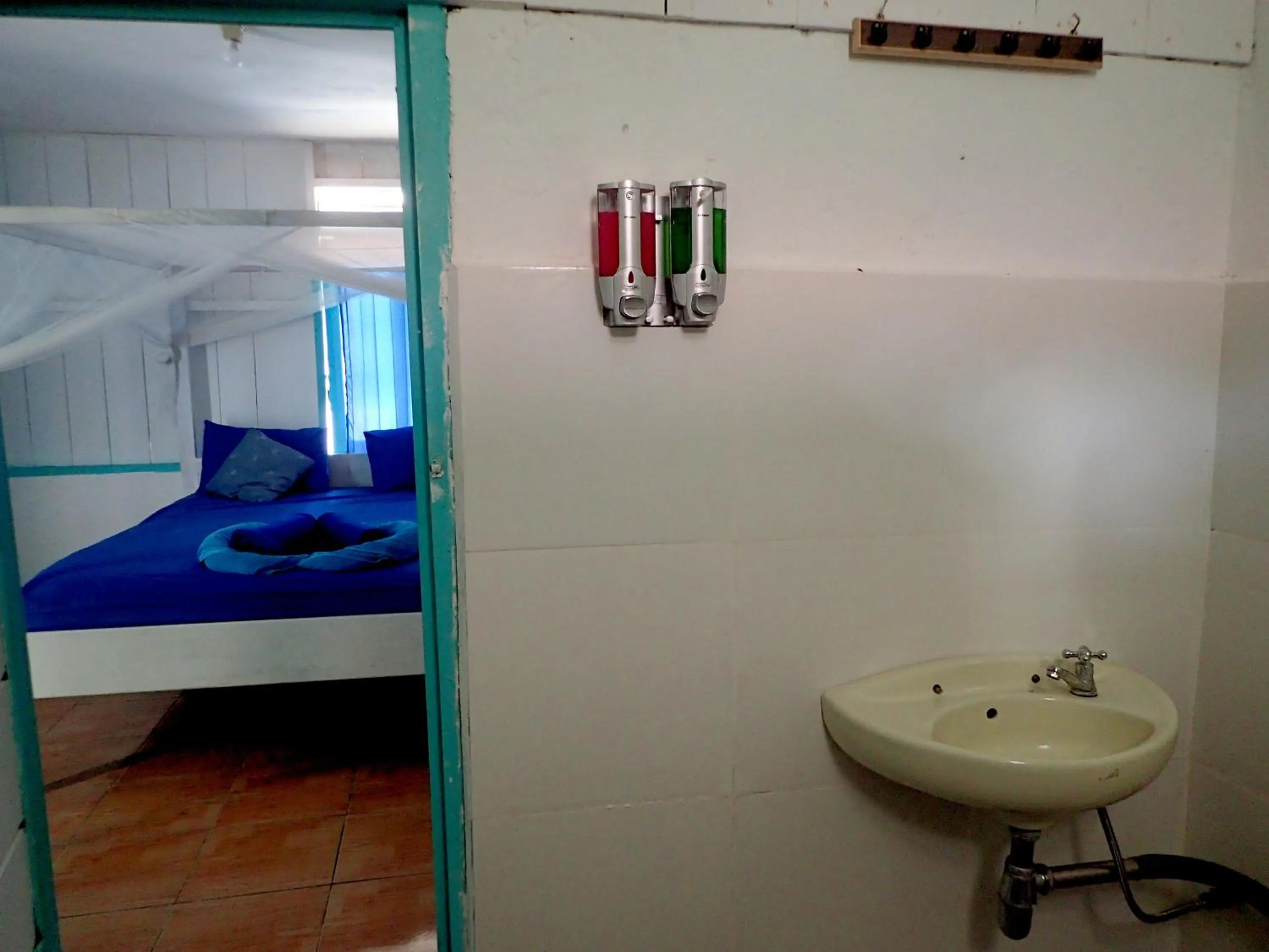 Toilet, Bed in Scuba Republic Beach Bungalows