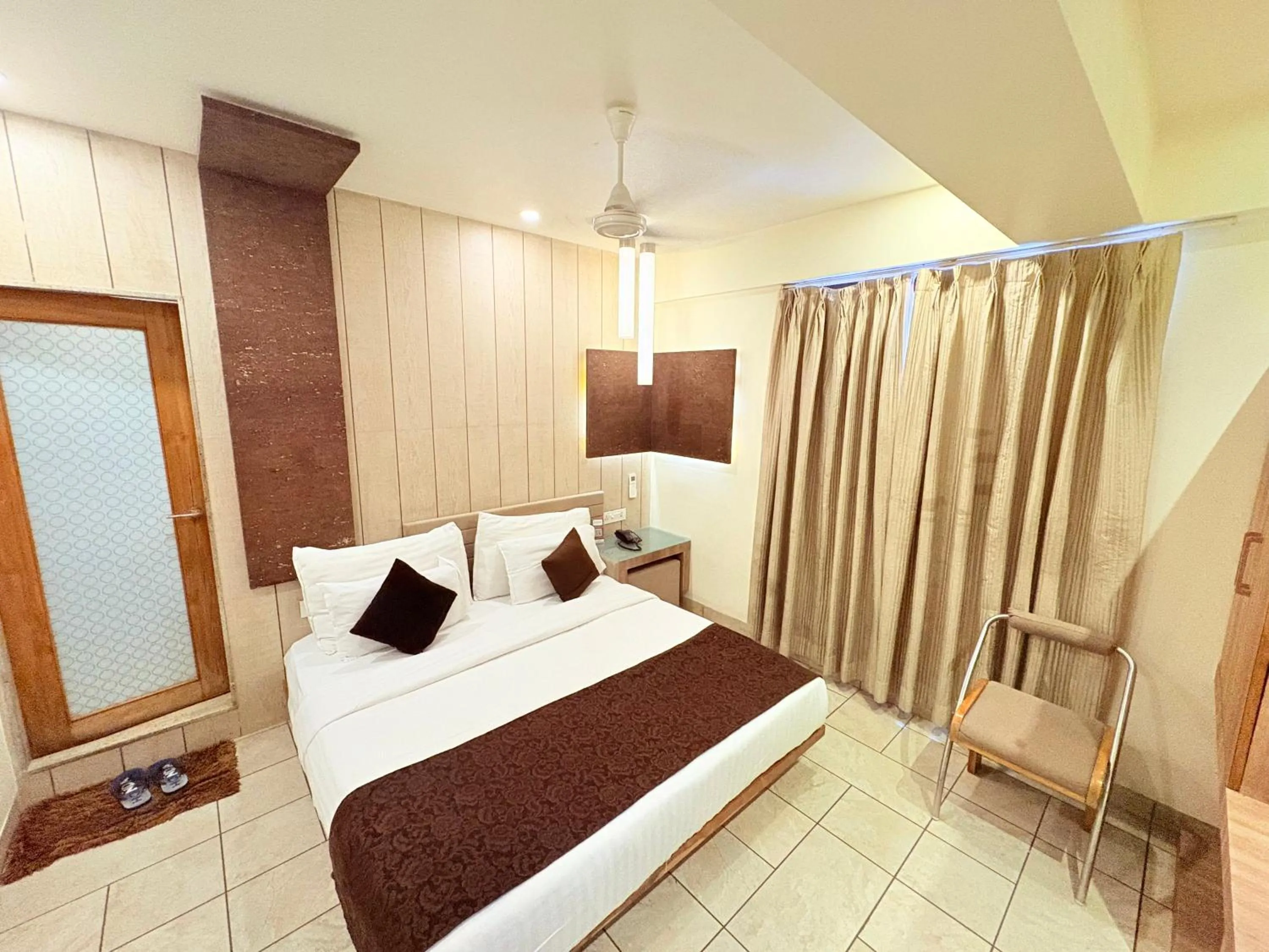 Deluxe King Room - single occupancy in Scenaria Hotel - Navrangpura, Ahmedabad