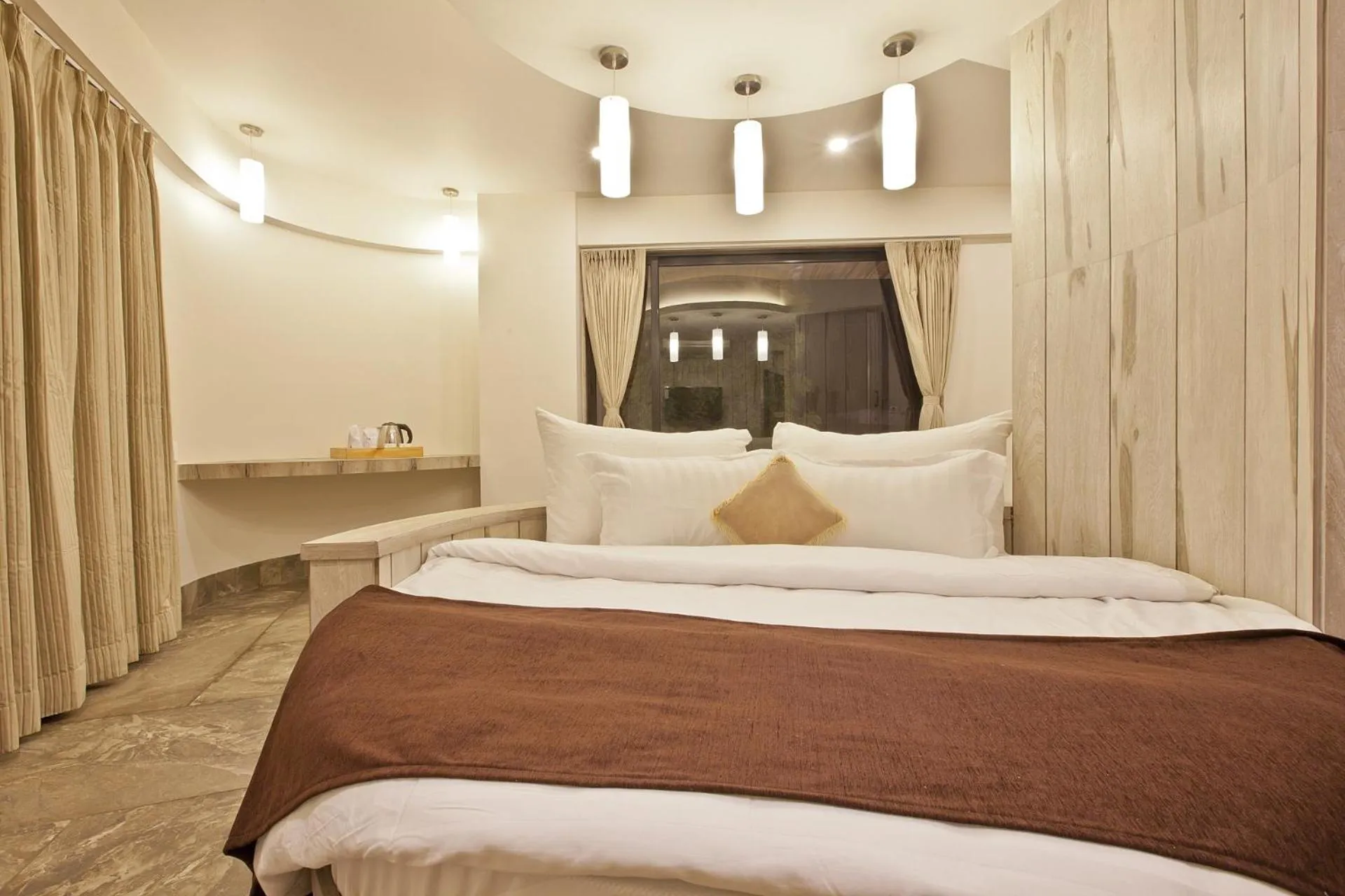 Bedroom, Bed in Scenaria Hotel - Navrangpura, Ahmedabad