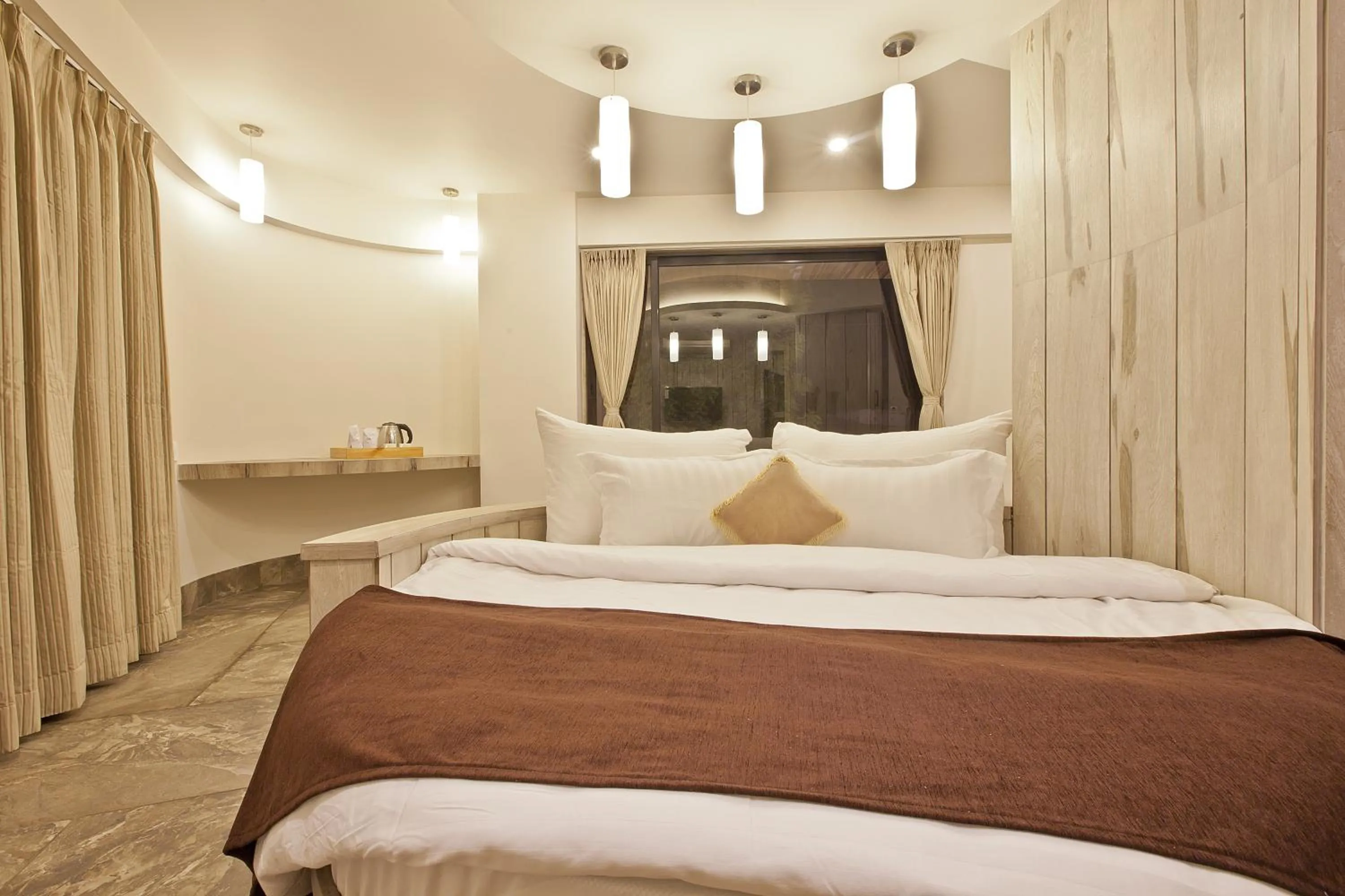 Bedroom, Bed in Scenaria Hotel - Navrangpura, Ahmedabad