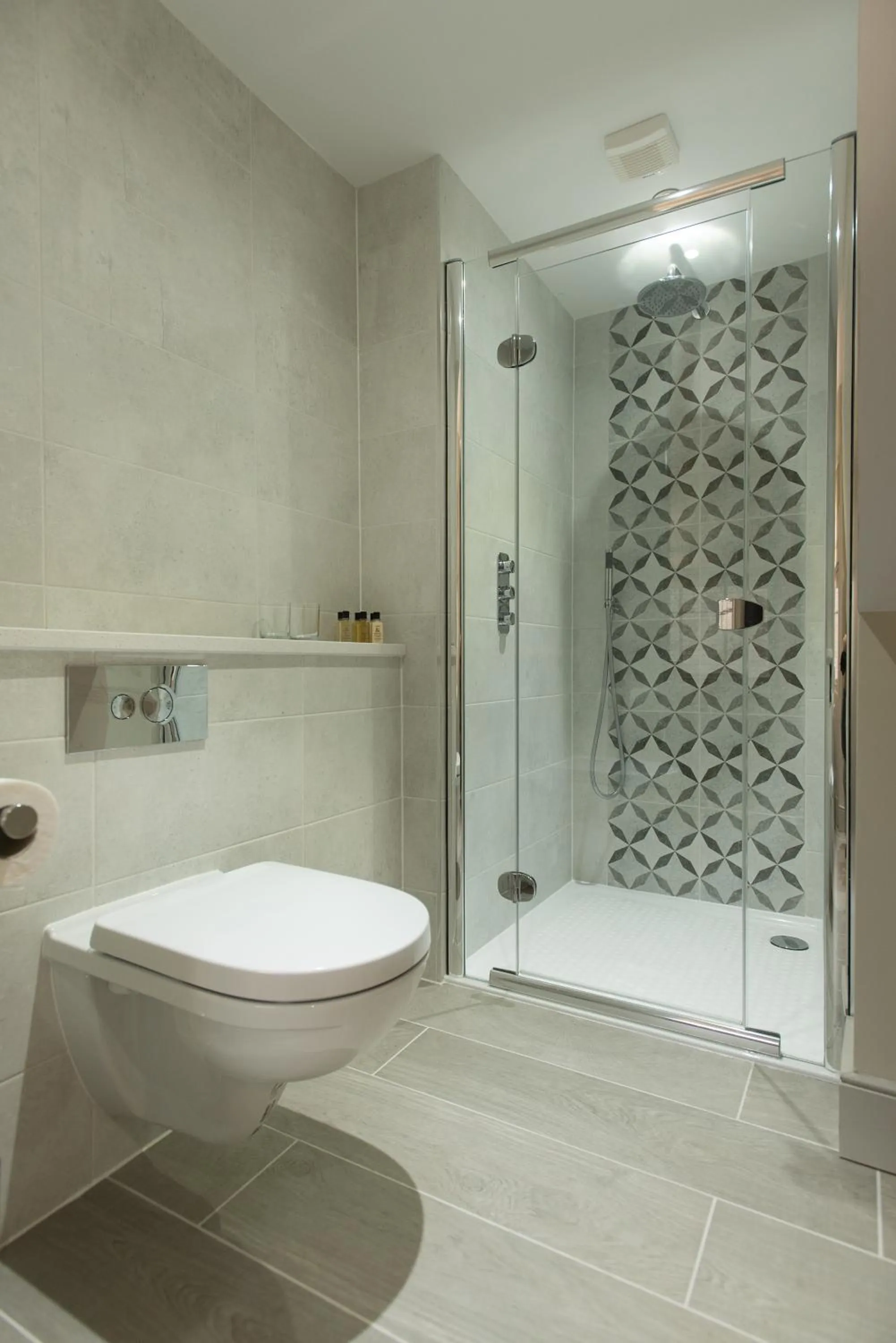 Shower in Saltmarshe Hall