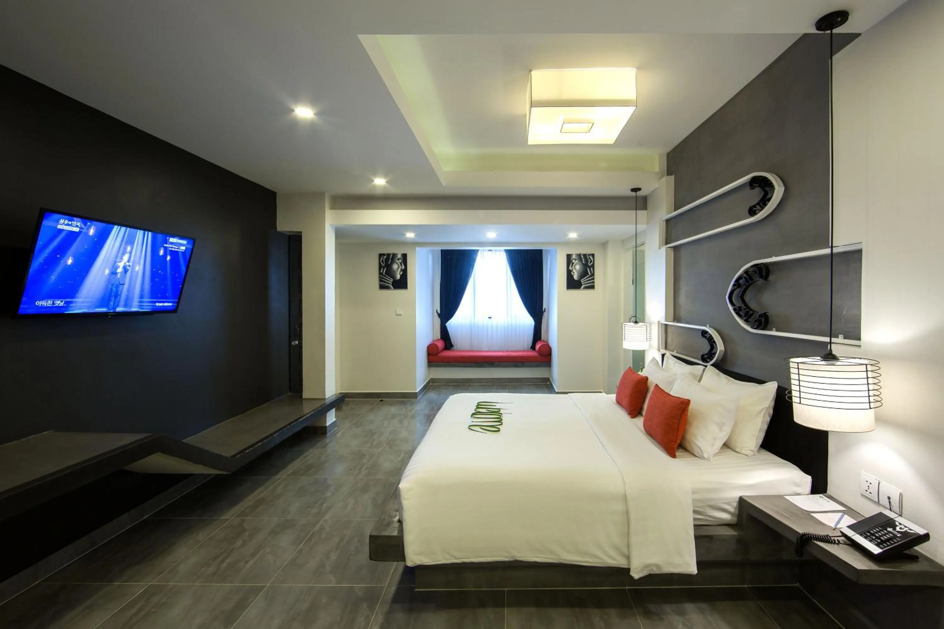 TV and multimedia, Bed in Central Suite Residence