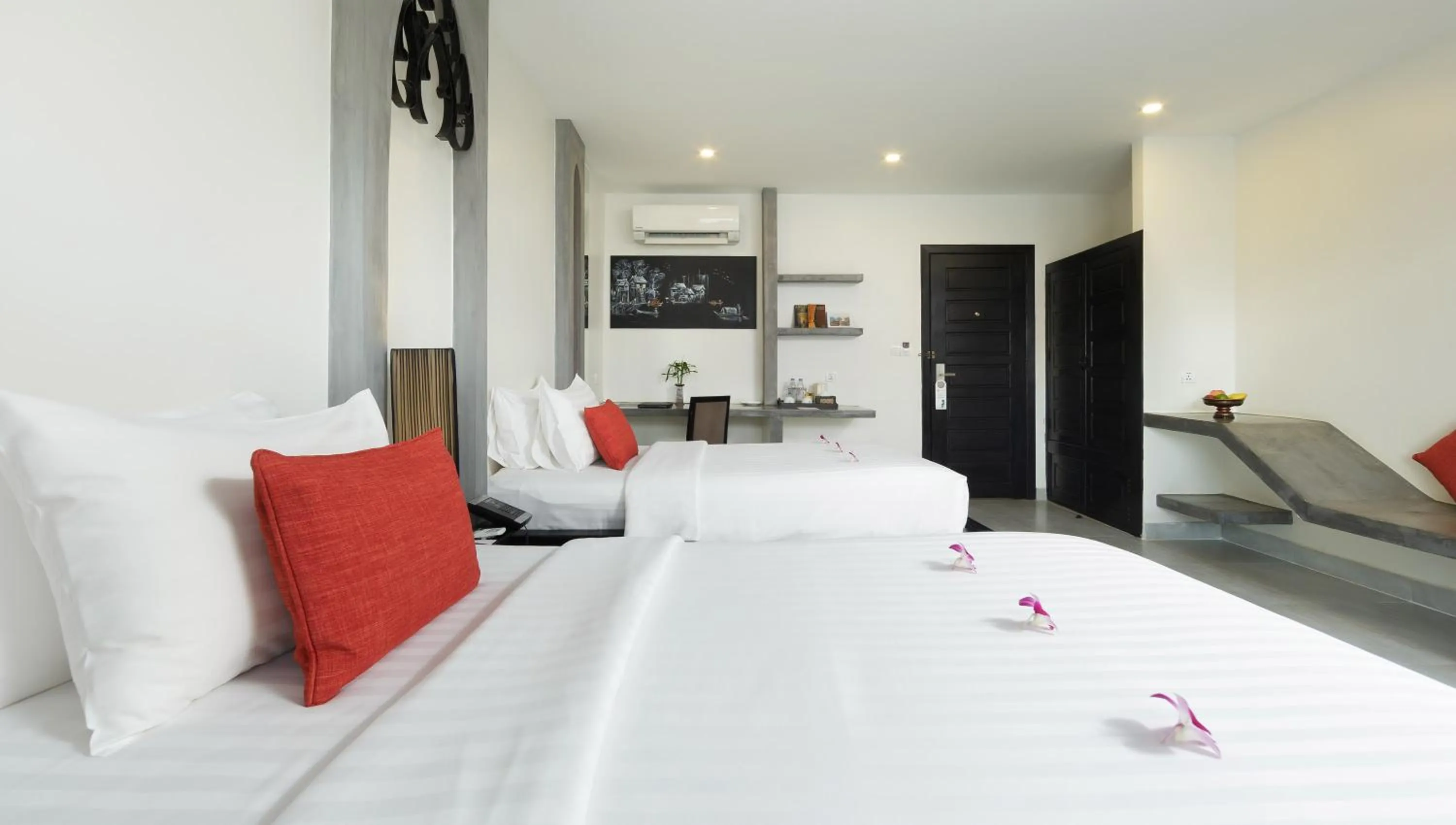 Coffee/tea facilities, Bed in Central Suite Residence