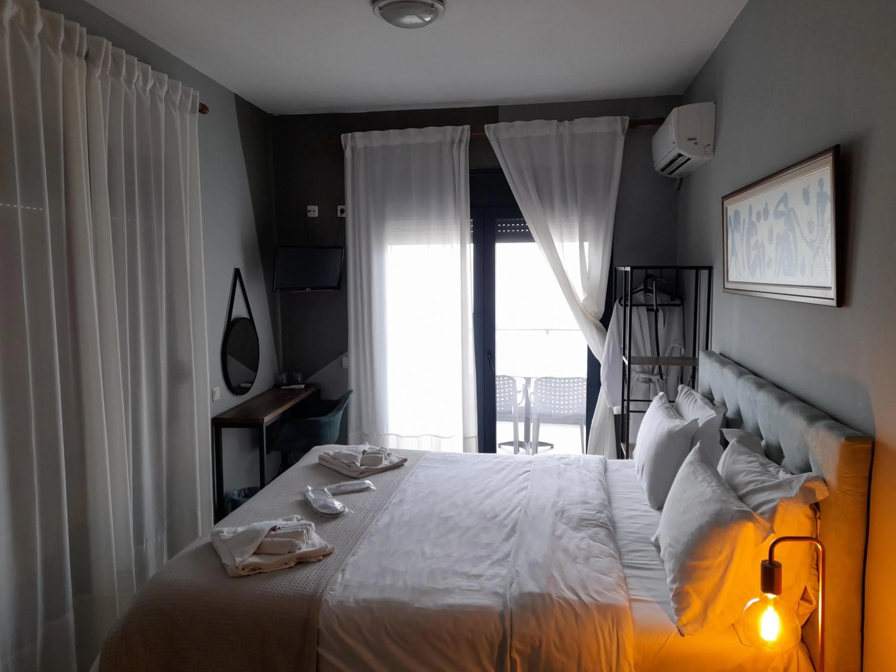 Photo of the whole room, Bed in Cabo Verde