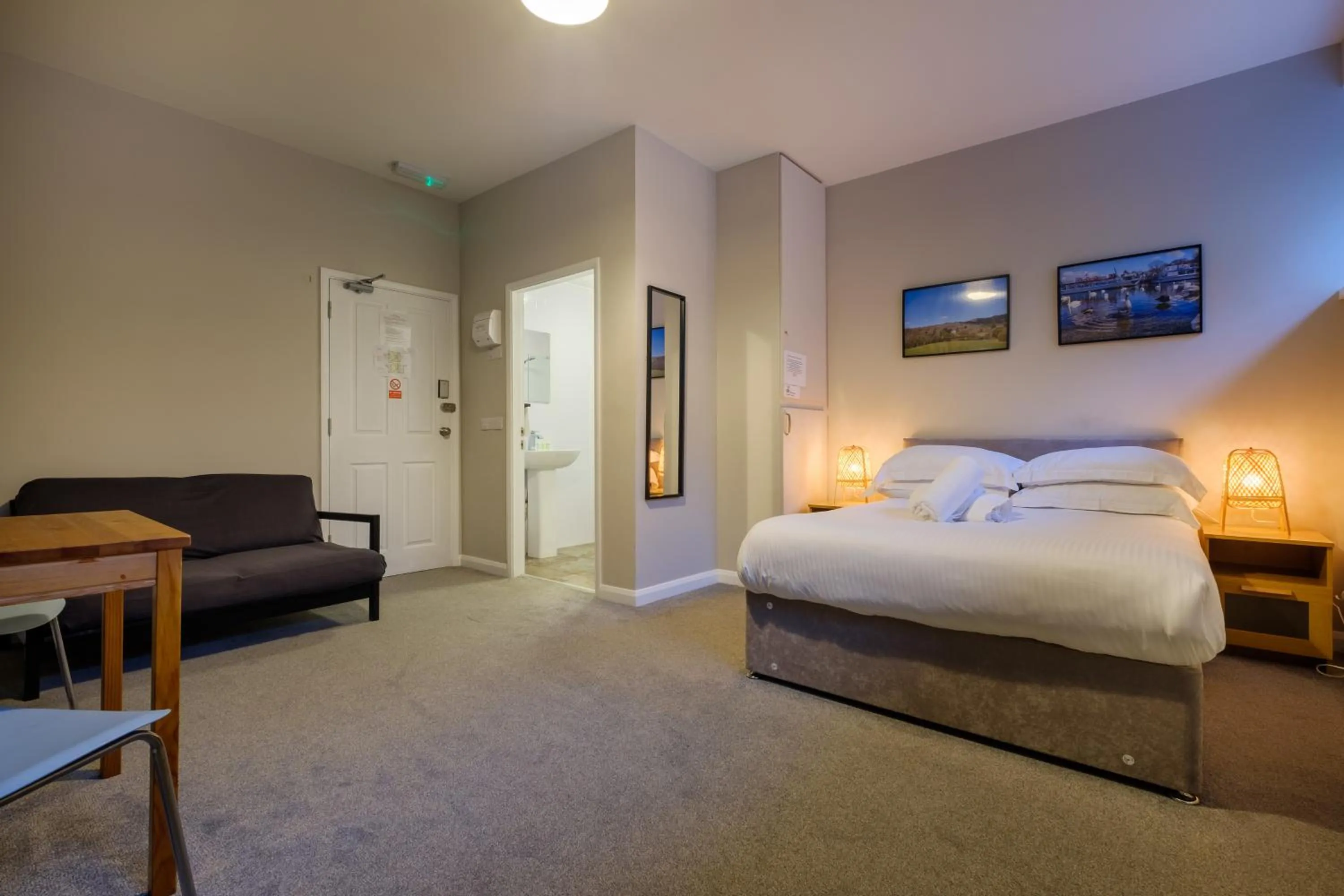 Bed in Station Lodge - FREE off-site Health Club access with Pool, Sauna, Steam Room & Gym