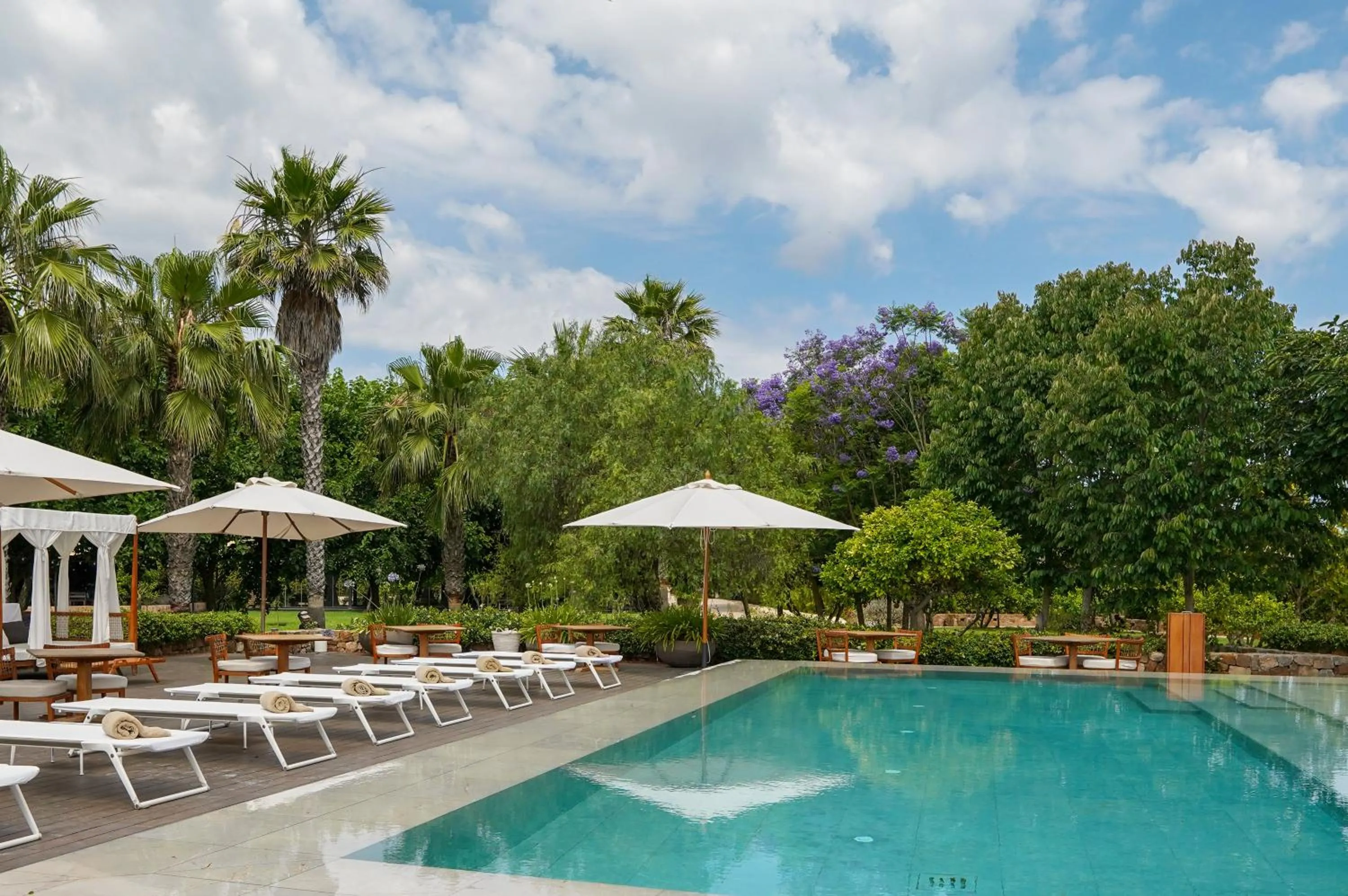 Swimming pool in Hotel Rural Xereca