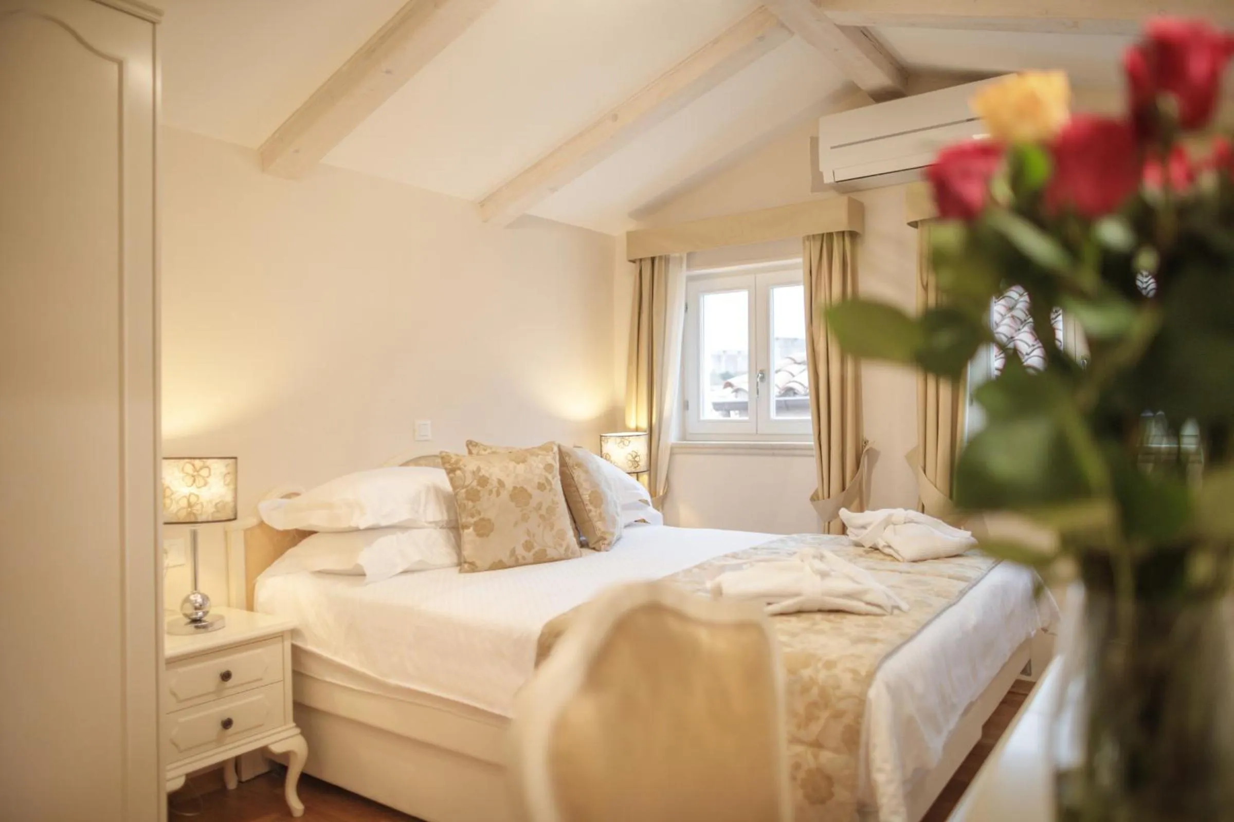 Bedroom, Bed in Palmotta Palace