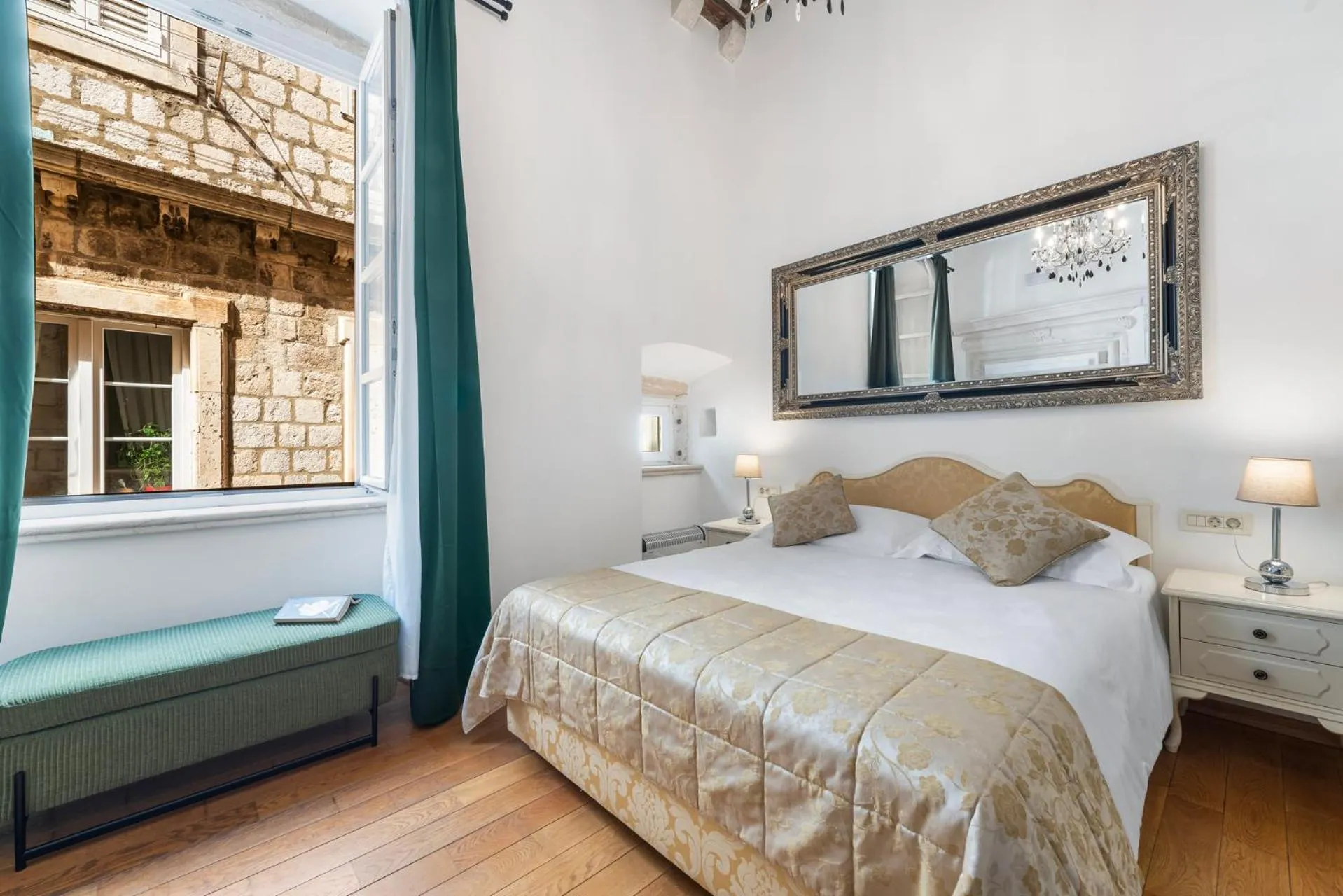 Bedroom, Bed in Palmotta Palace