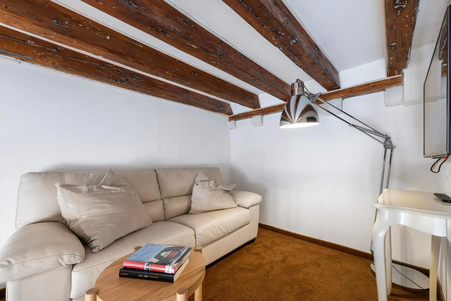 Living room in Palmotta Palace