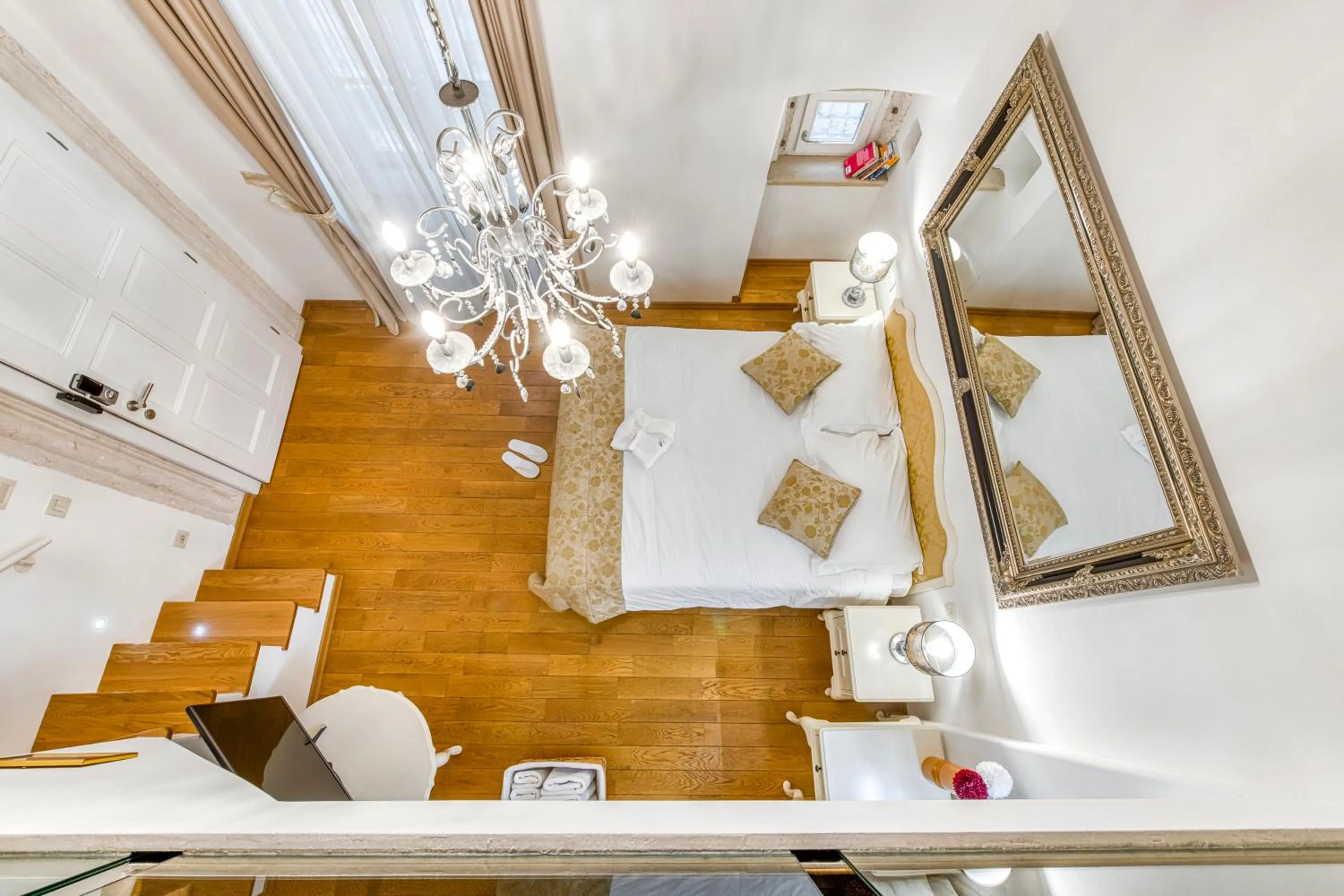 Bedroom in Palmotta Palace