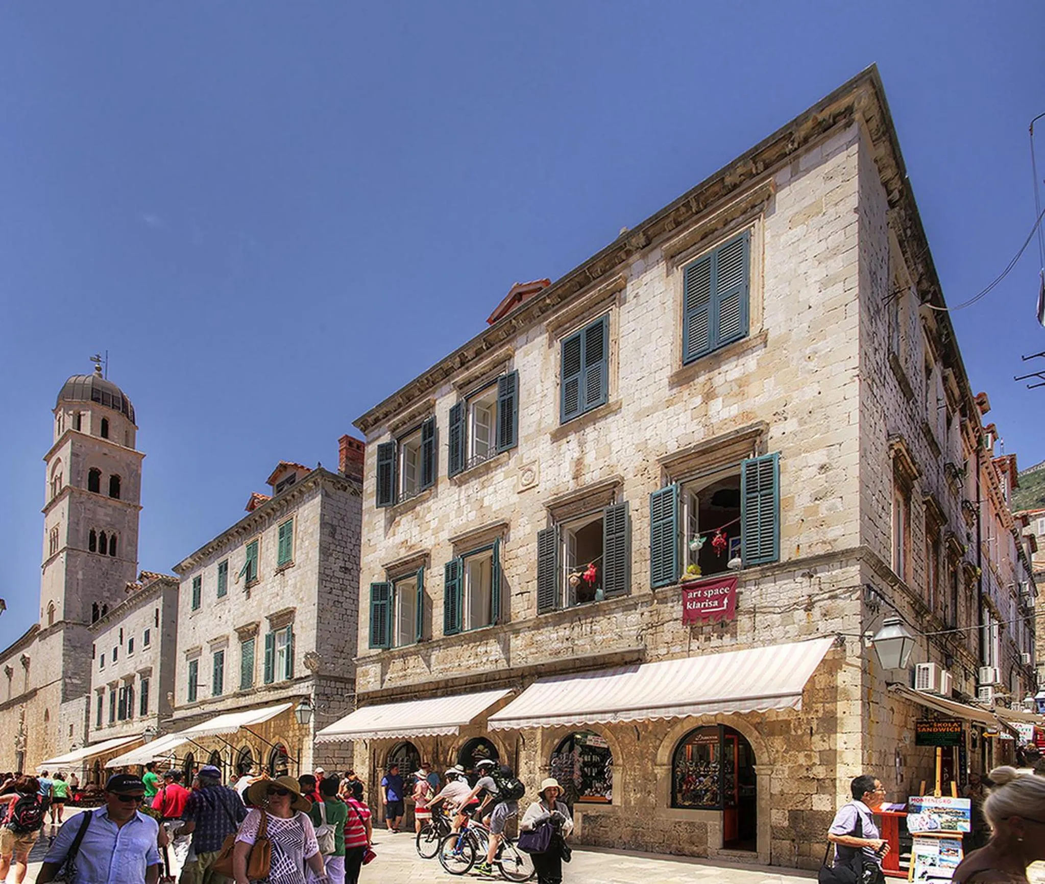 Property building in Palmotta Palace